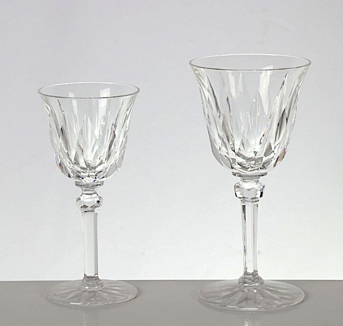 Null 
圣路易斯，普罗旺斯模式：14个酒杯，15个水杯（保存完好）。