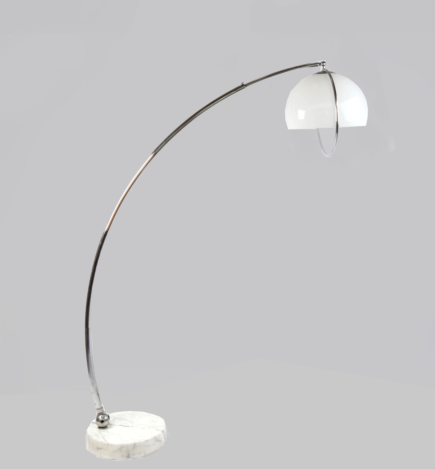 Null 
REGGIANI, (in the style) Floor lamp in "arc" formed by an extensible stem &hellip;