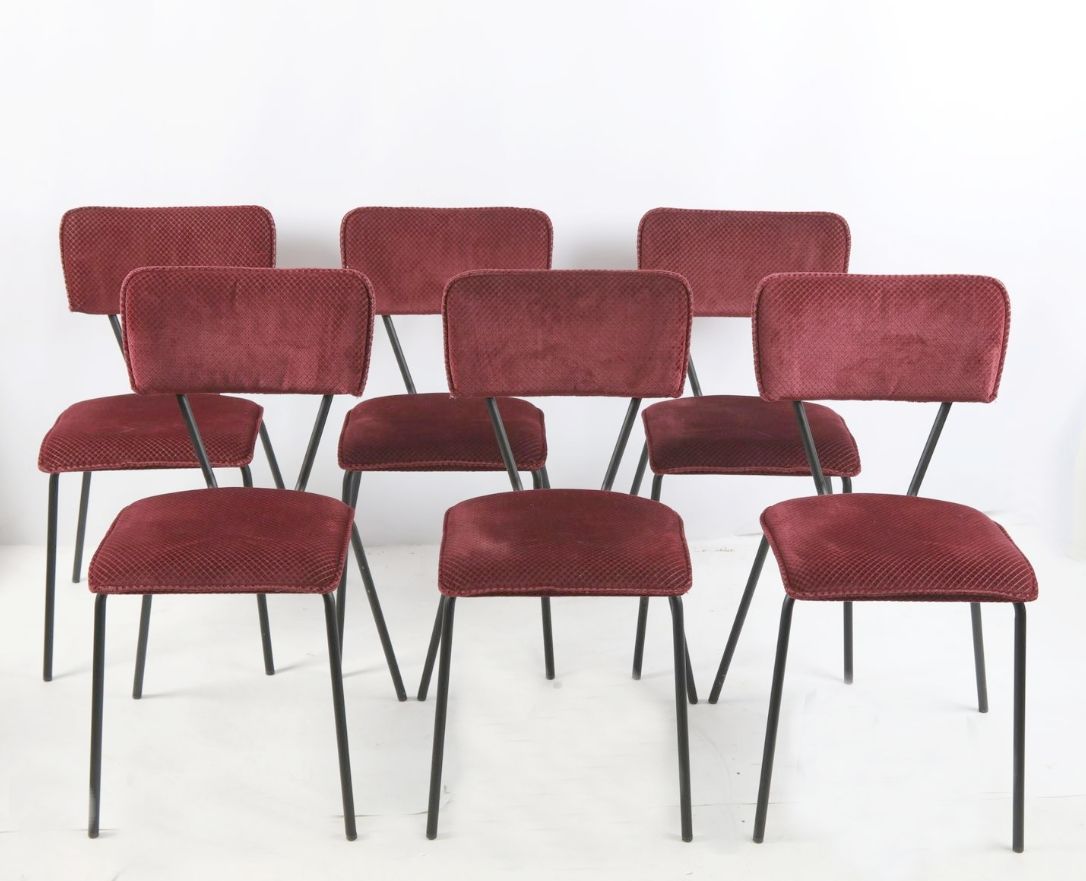 Null 
DUTCH BONE，6把椅子，紫红色织物座椅，金属腿。