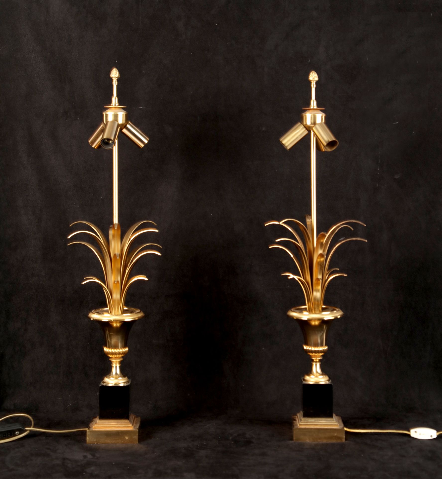 Null 
BOULANGER, coppia di lampade a forma di Medici, metallo dorato, beccuccio,&hellip;