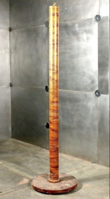 Null 
Floor lamp with a light patina decoration, circa 1940. Ht : 175 cm.