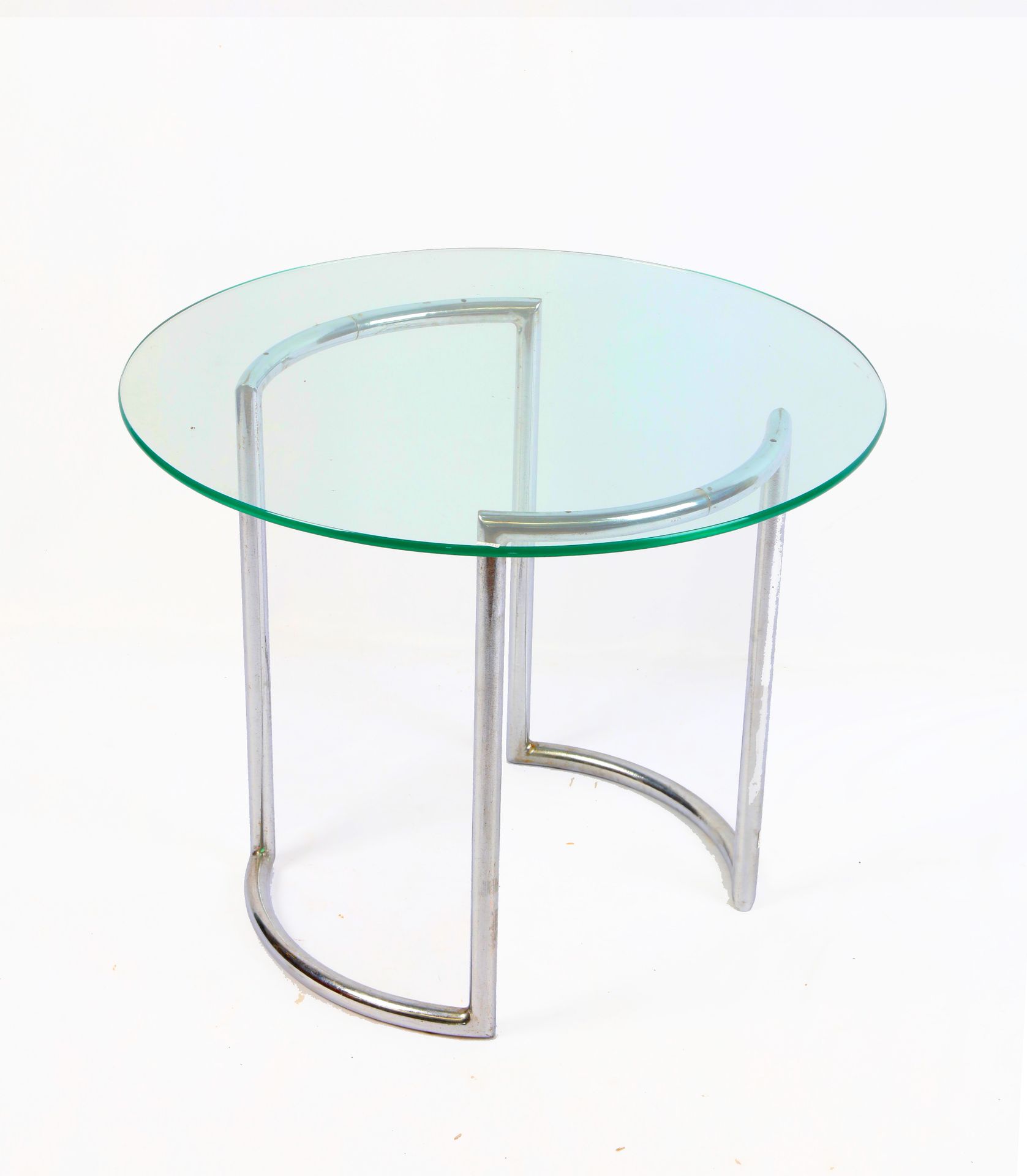 Null 
现代主义作品，咖啡桌，镀铬金属管状底座，玻璃桌面，52X70