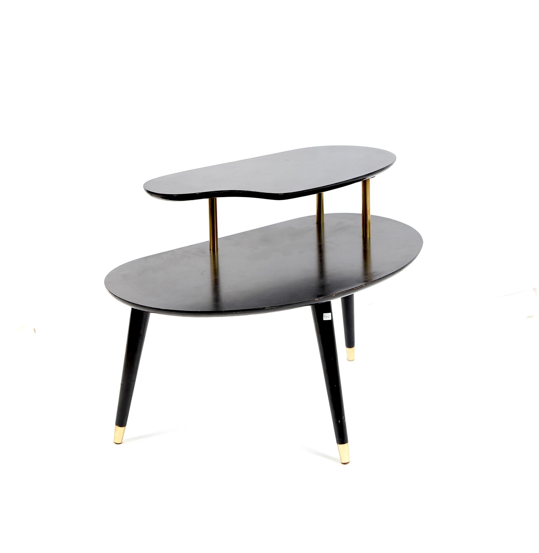 Null 
Table basse de forme rognon, deux plateaux noirs, montant en laiton, pieds&hellip;