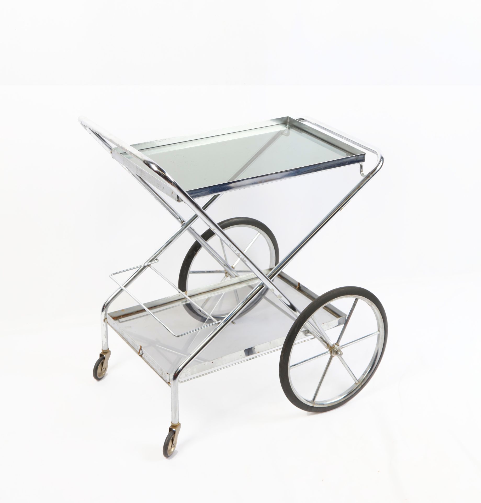 Null Chromium-plated metal trolley, two glass trays. 70X40X48