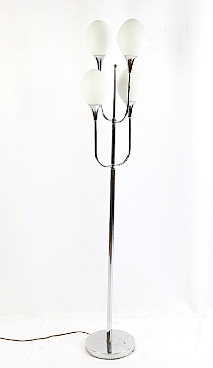 Null 
Floor lamp in chromed metal, with 4 arms of light, diffusers in oval opali&hellip;