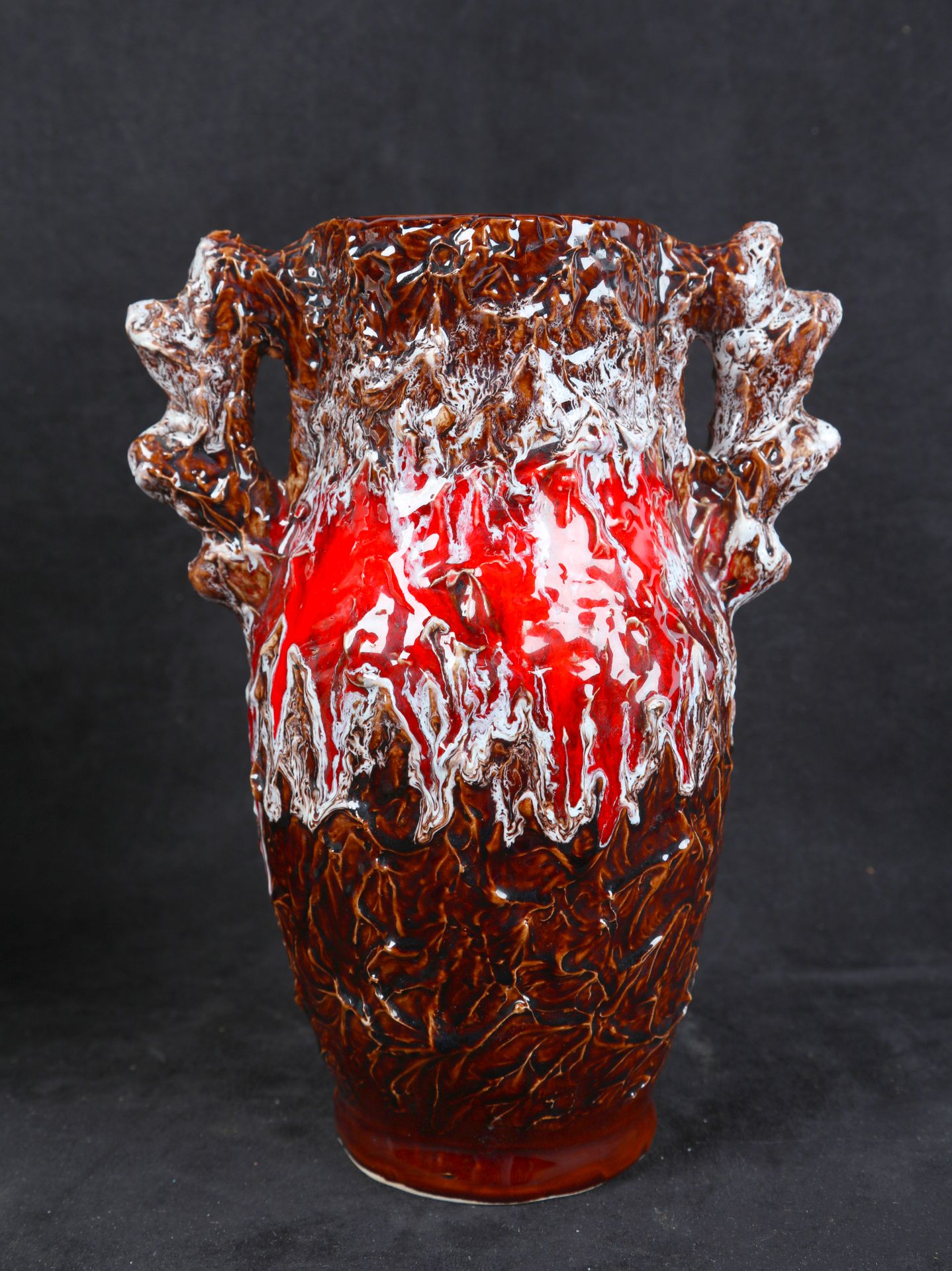 Null VALLAURIS, vase en faience à décor de réaction, brun-rouge, signé, ht : 27