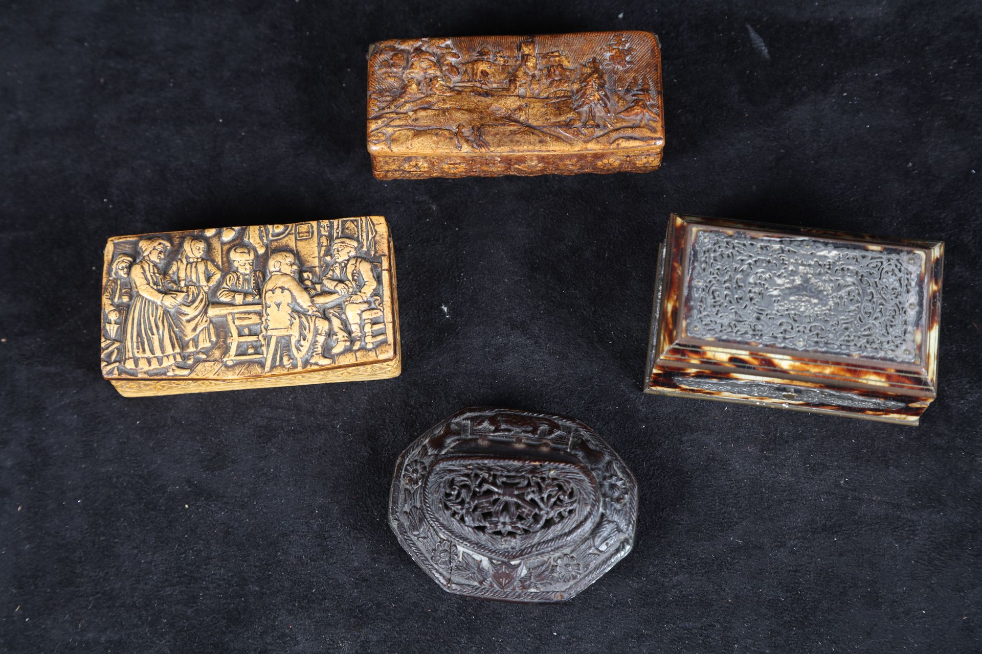 4 petites tabatières, décor mythologiques,10 cm