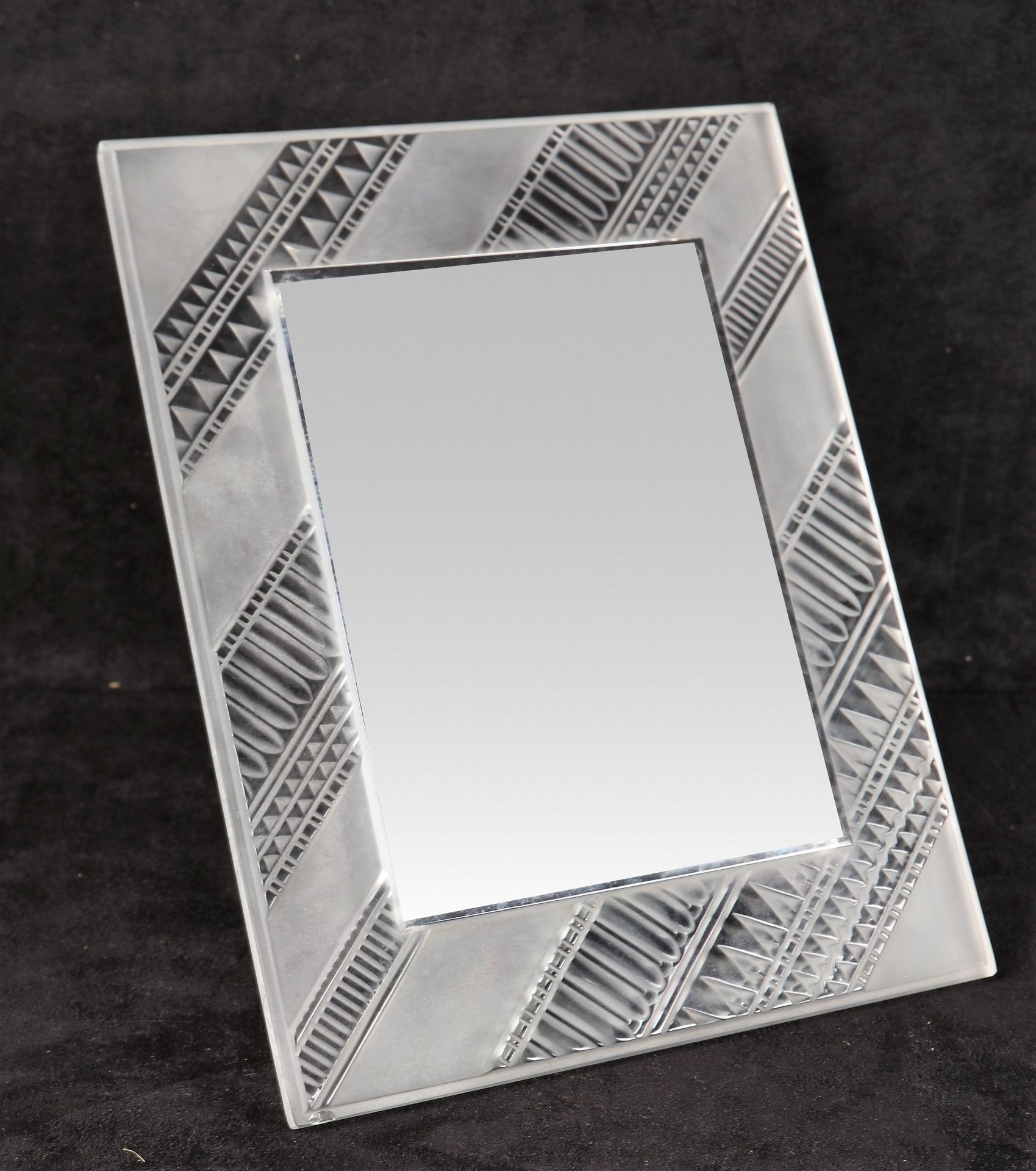 Null LALIQUE France, photograph frame in pressed and molded glass with geometric&hellip;
