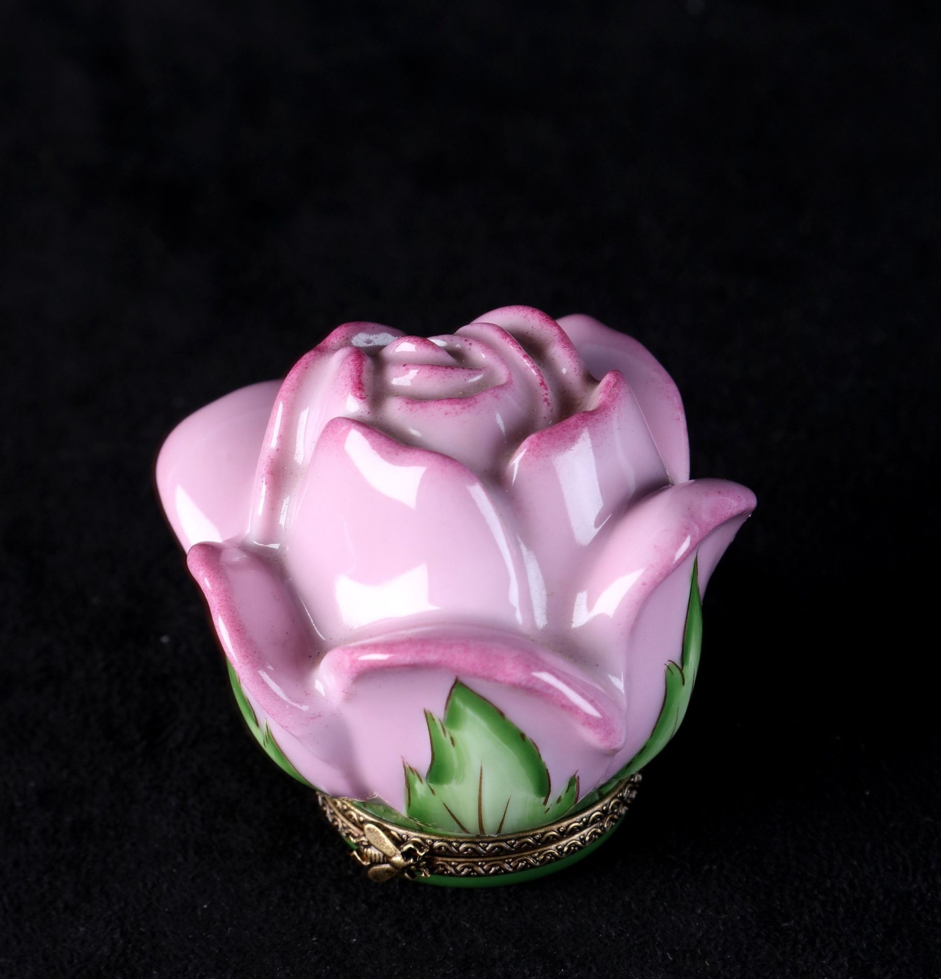 Null Box titled "Ancienne manufacture Royale de Limoges", porcelain rose, 7X8