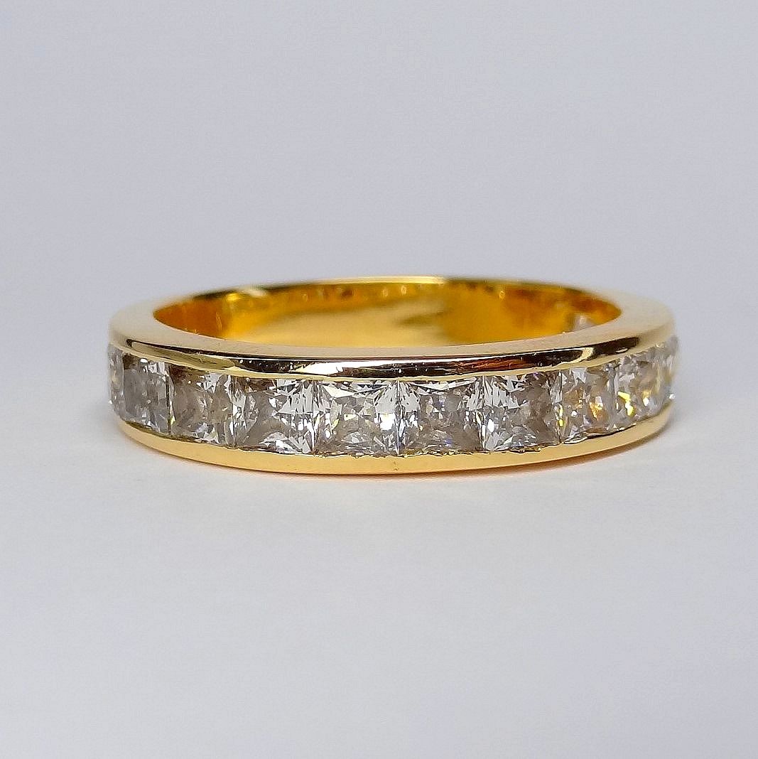 Null Mezzo anello "rail" in oro 18 carati 4g55, con 14 pietre radianti bianche i&hellip;