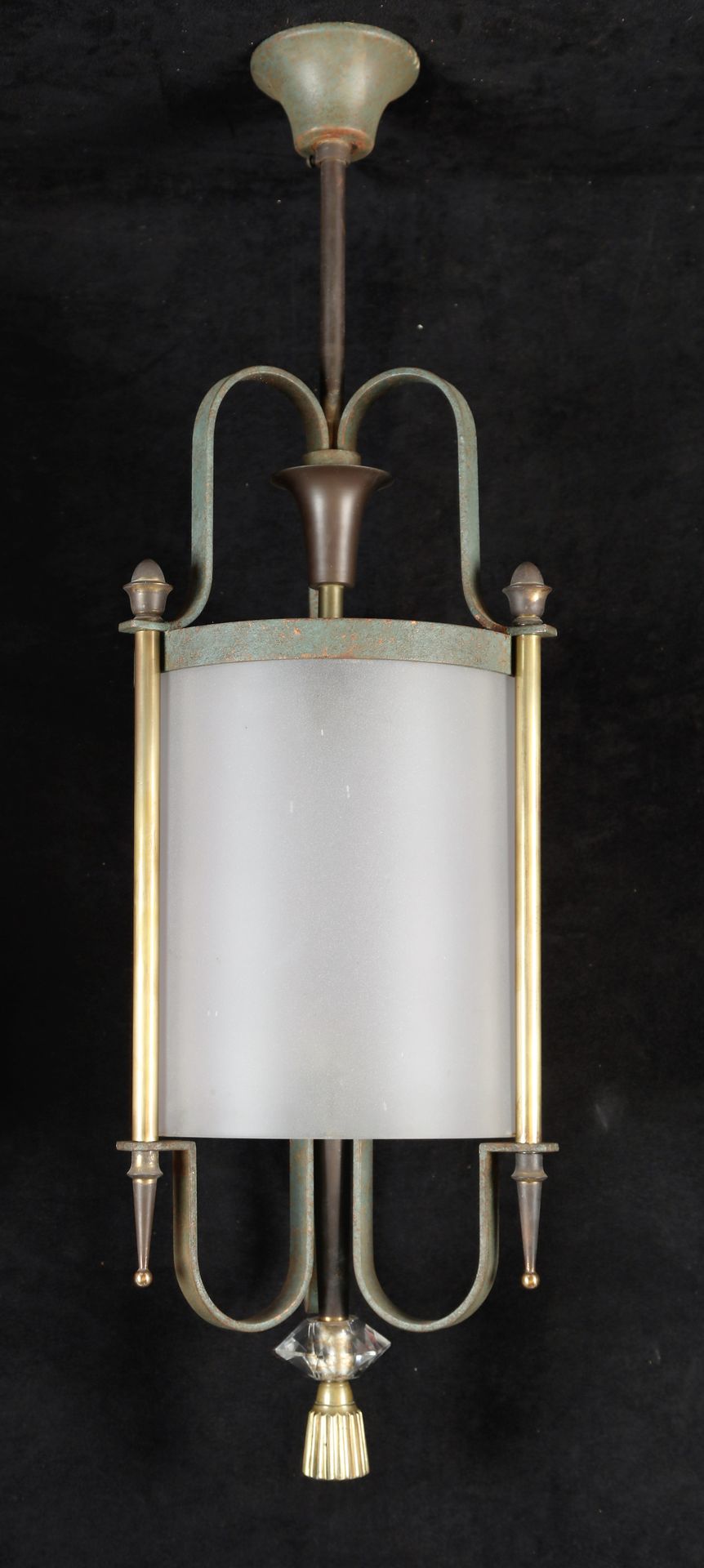 Null Farol cilíndrico, vidrio arenado, metal y vidrio. Sobre 1940. 75X18