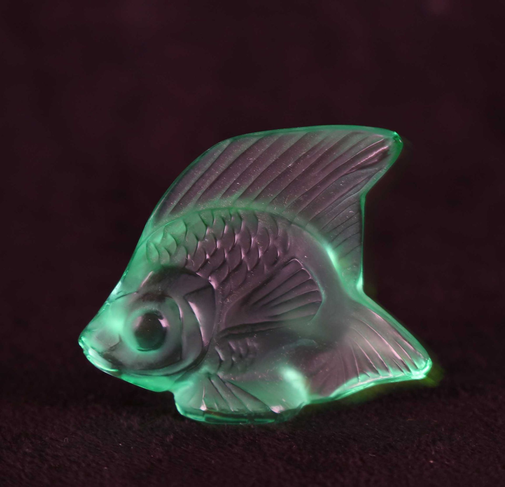 Null LALIQUE France, fish in pressed opalescent molded crystal. Signed " LALIQUE&hellip;