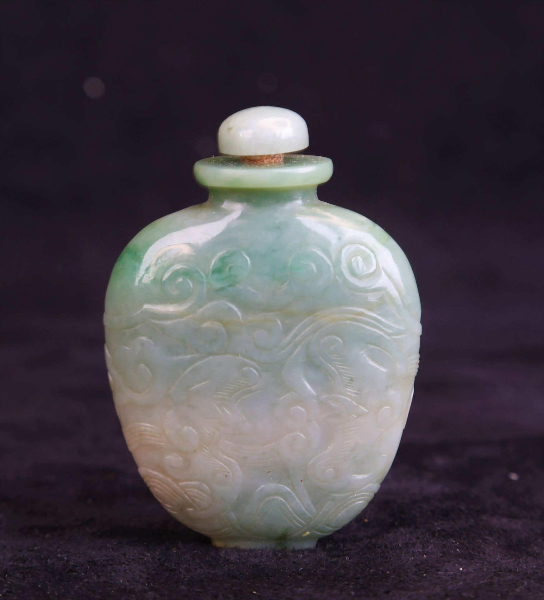 Null CHINA - 19. Jahrhundert, Tabakflasche aus grünem und weißem Jadeit in Form &hellip;