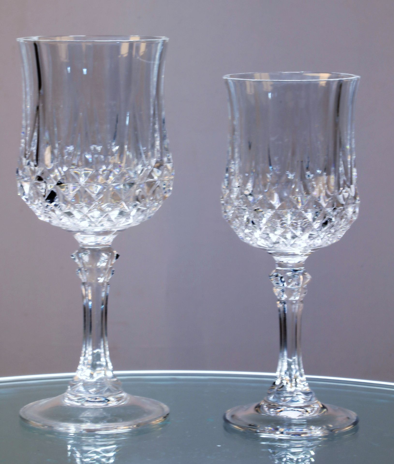 Null 11 water glasses ht: 19 cm, 10 wine glasses ht: 17 cm,