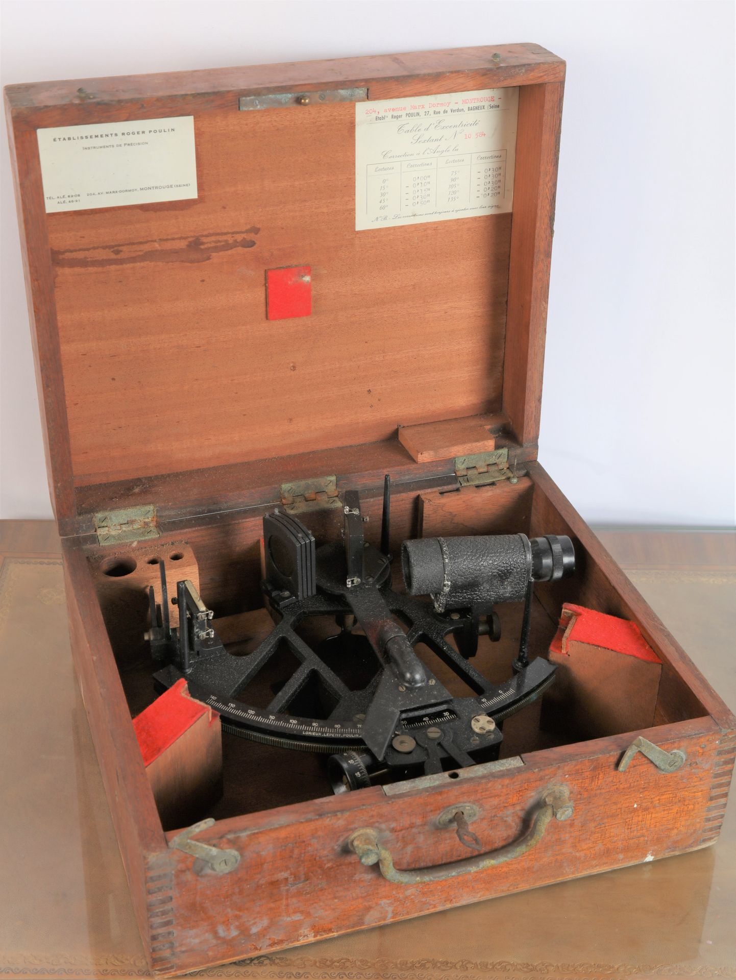 Null Establecimiento Roger Poulin, sextante en su caja de caoba, (tabla de corre&hellip;