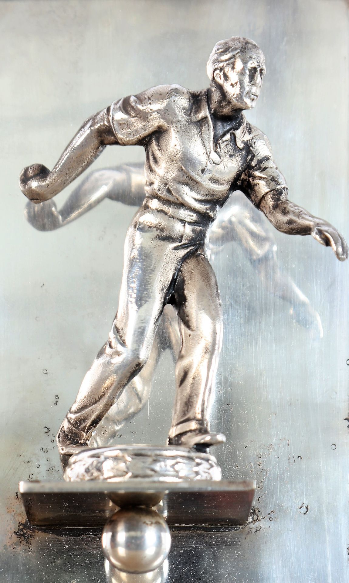 Null 罕见的战利品，显示一个 "贝坦尼克 "球员，Ricard，镀银青铜，镀铬金属面板，高：30