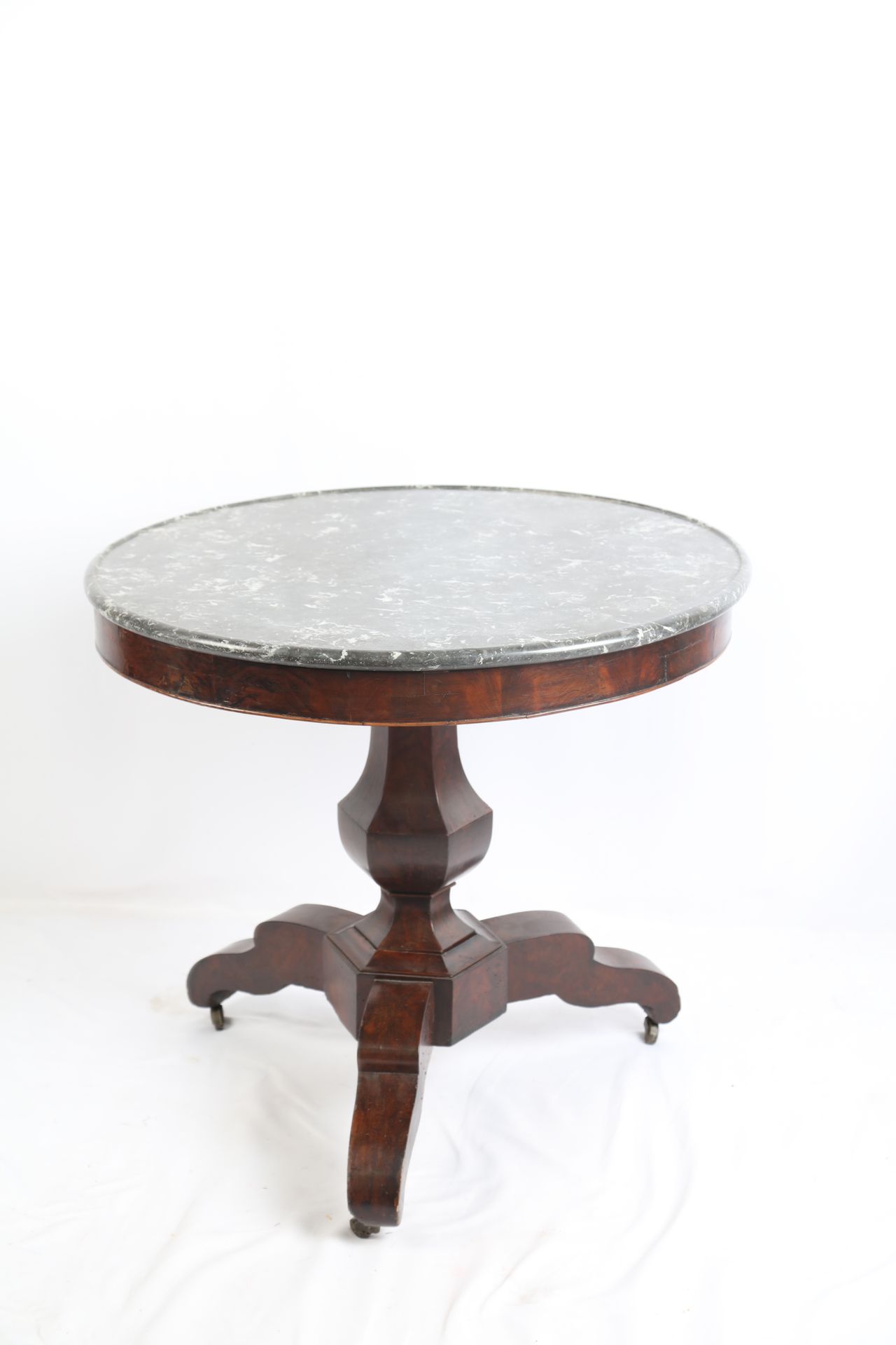 Null Large mahogany veneered pedestal table, tripod base, grey marble top. 19th &hellip;