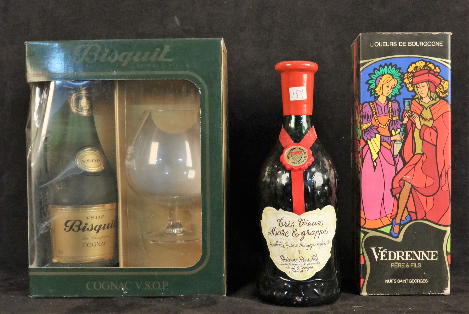 Null Deux bouteilles : une bouteille de Cognac, Bisquit (avec verre de dégustati&hellip;