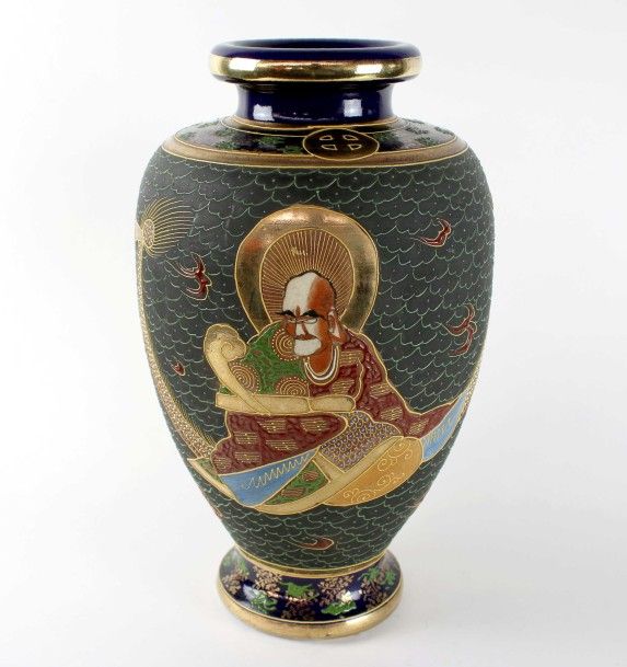 Null JAPON fin XIXème vase Satsuma à décor de personnages, porte une signature, &hellip;