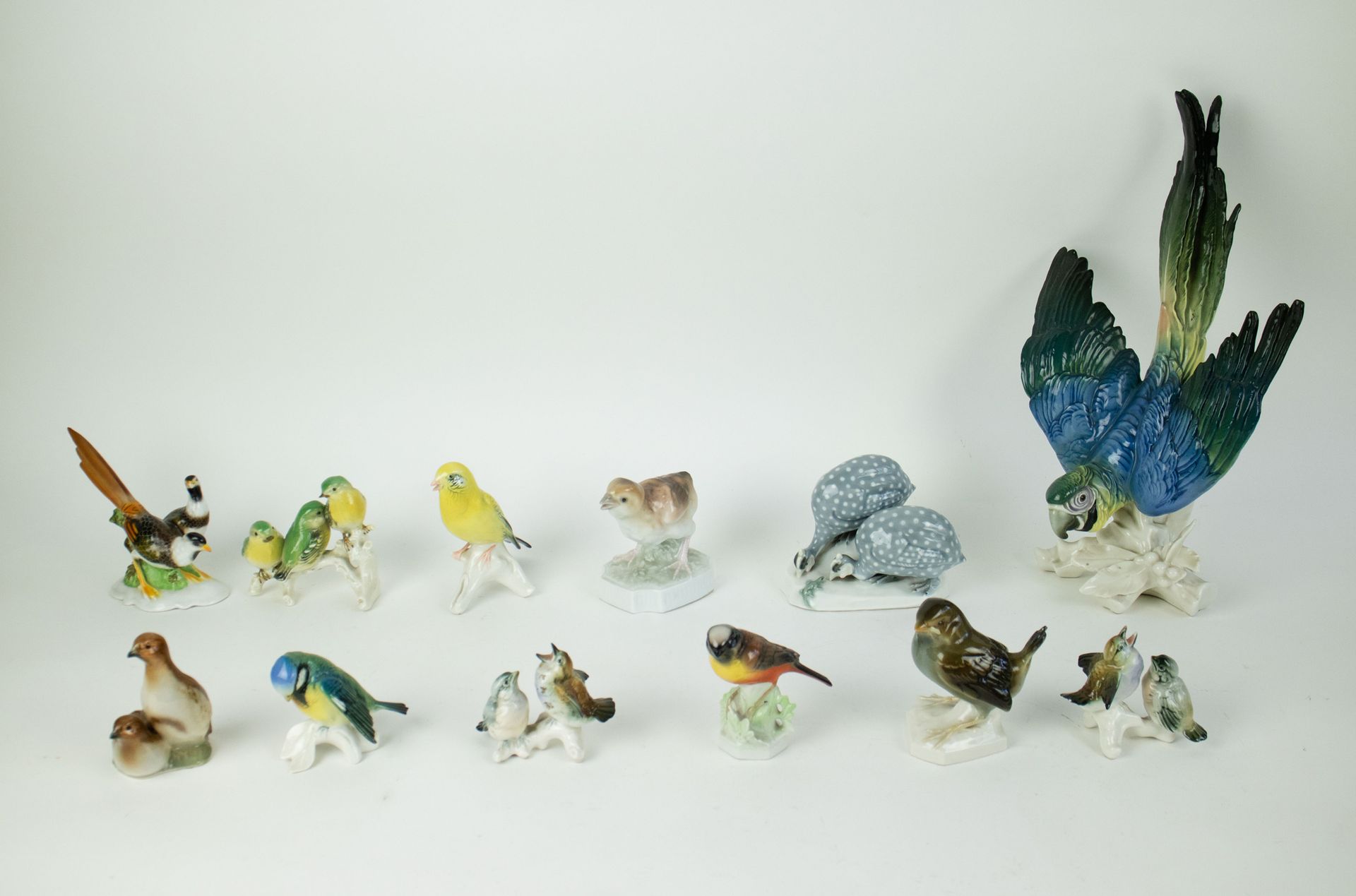 Null Une collection d'oiseaux en porcelaine
Une collection d'oiseaux en porcelai&hellip;
