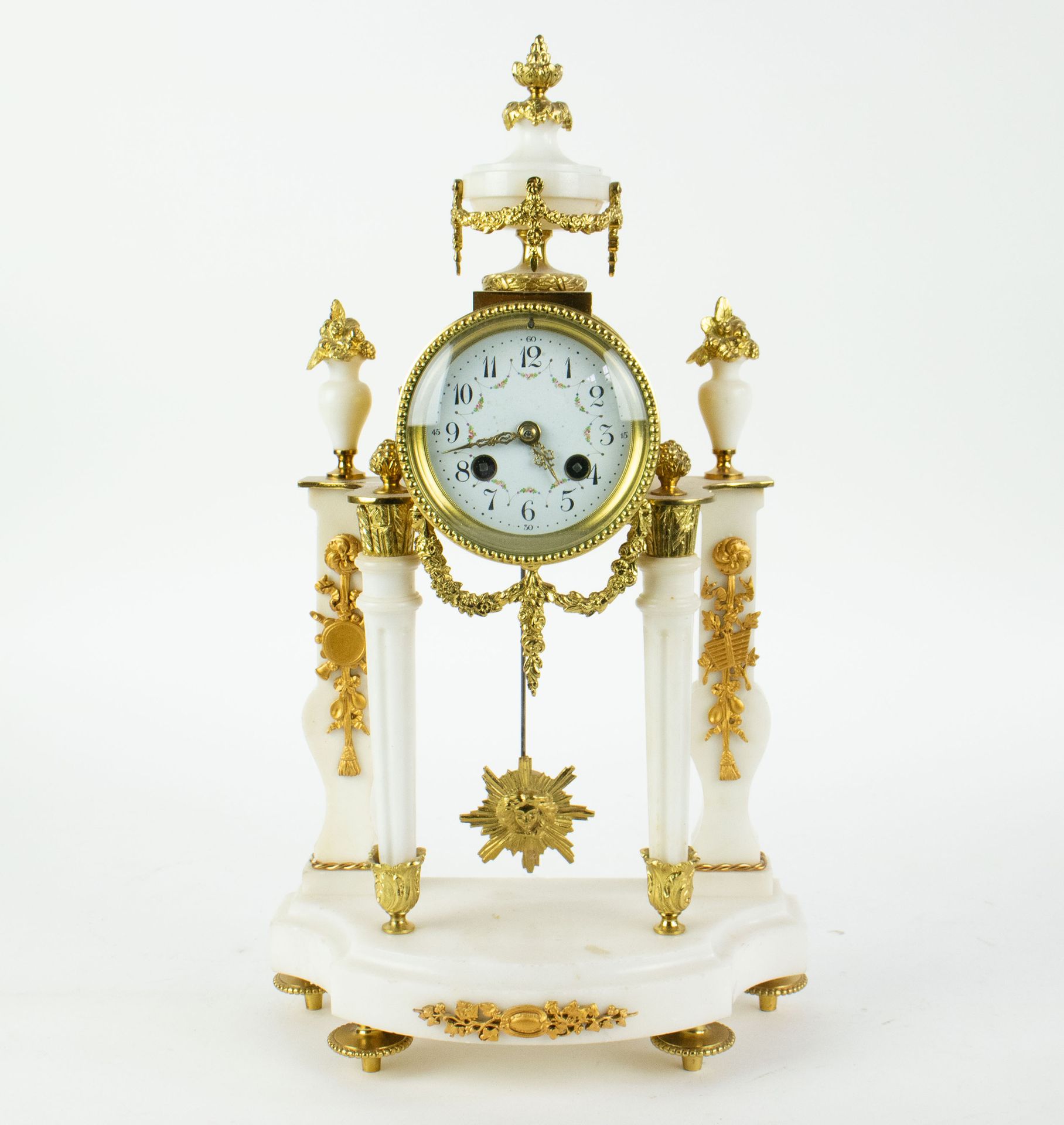 Null Louis XVI Pendule
Louis XVI Pendule Alabastro/mármol con monturas de bronce&hellip;