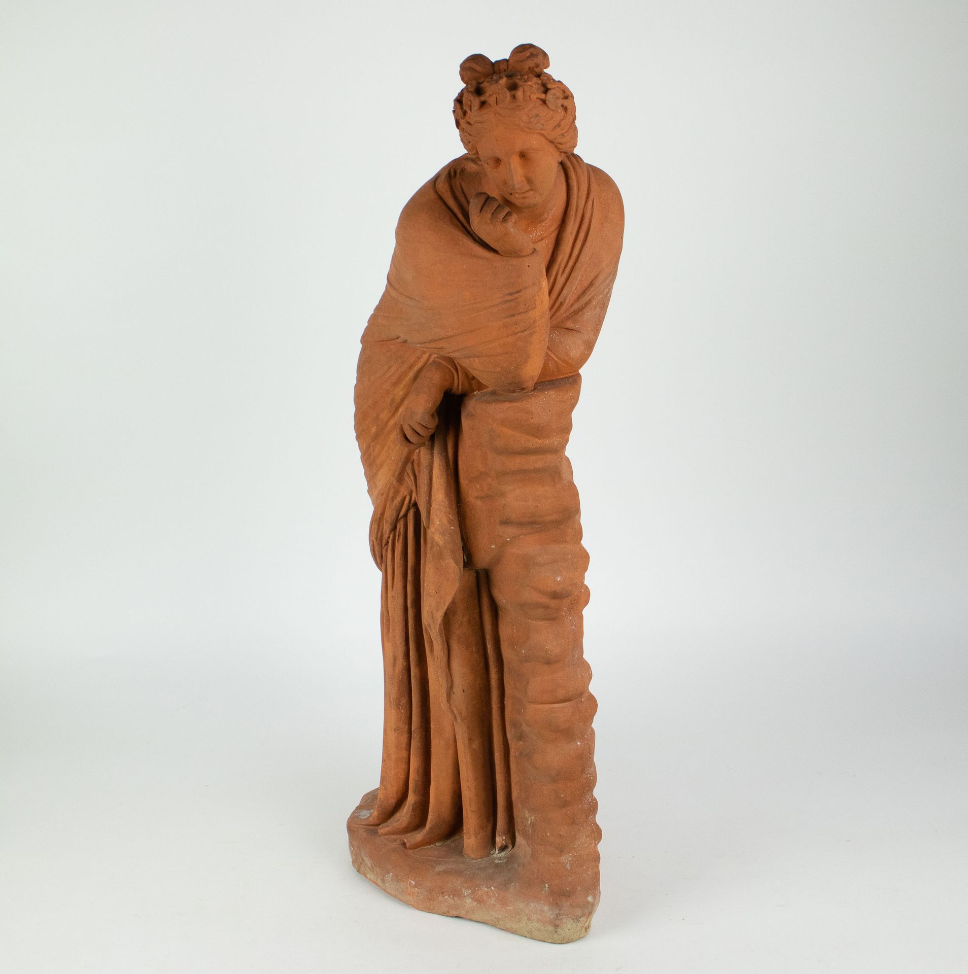 Null 希腊女人的陶器雕塑
希腊女人的陶器雕塑 Een Terracotta sculptuur van een Griekse vrouw.高70.5厘米
&hellip;