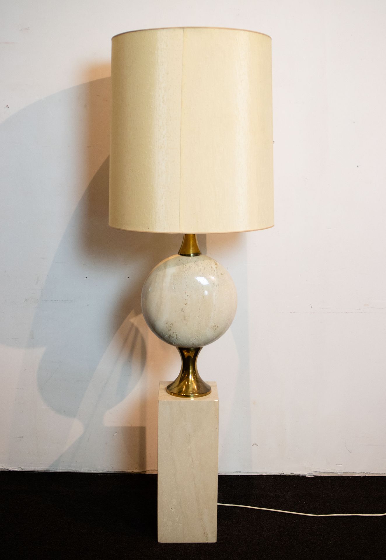 Null 大理石复古落地灯
大理石复古落地灯 Een vintage marmeren vloerlamp。高165厘米
高165厘米