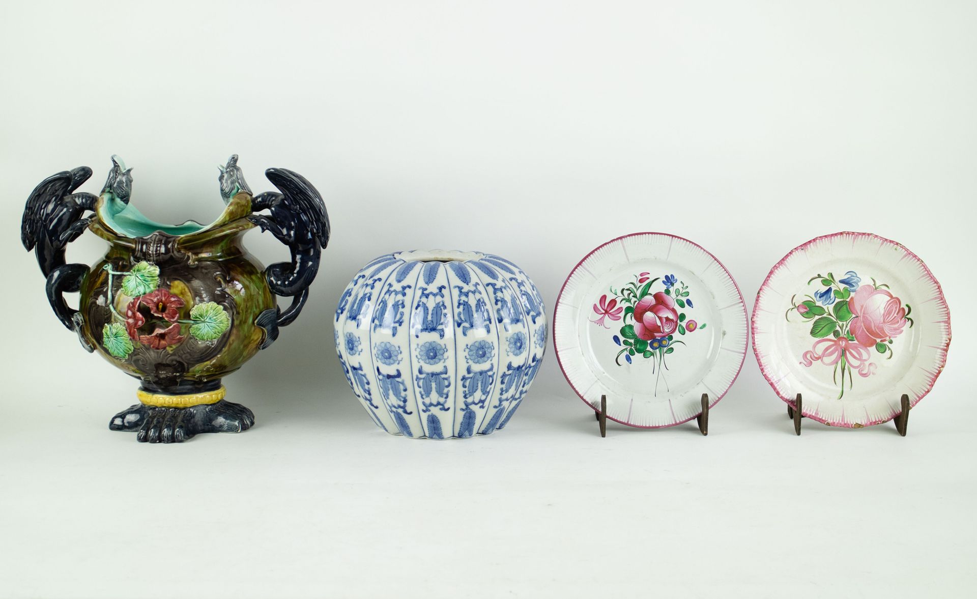 Null Una collezione di terracotta
Una collezione di terracotta art nouveau vaso &hellip;