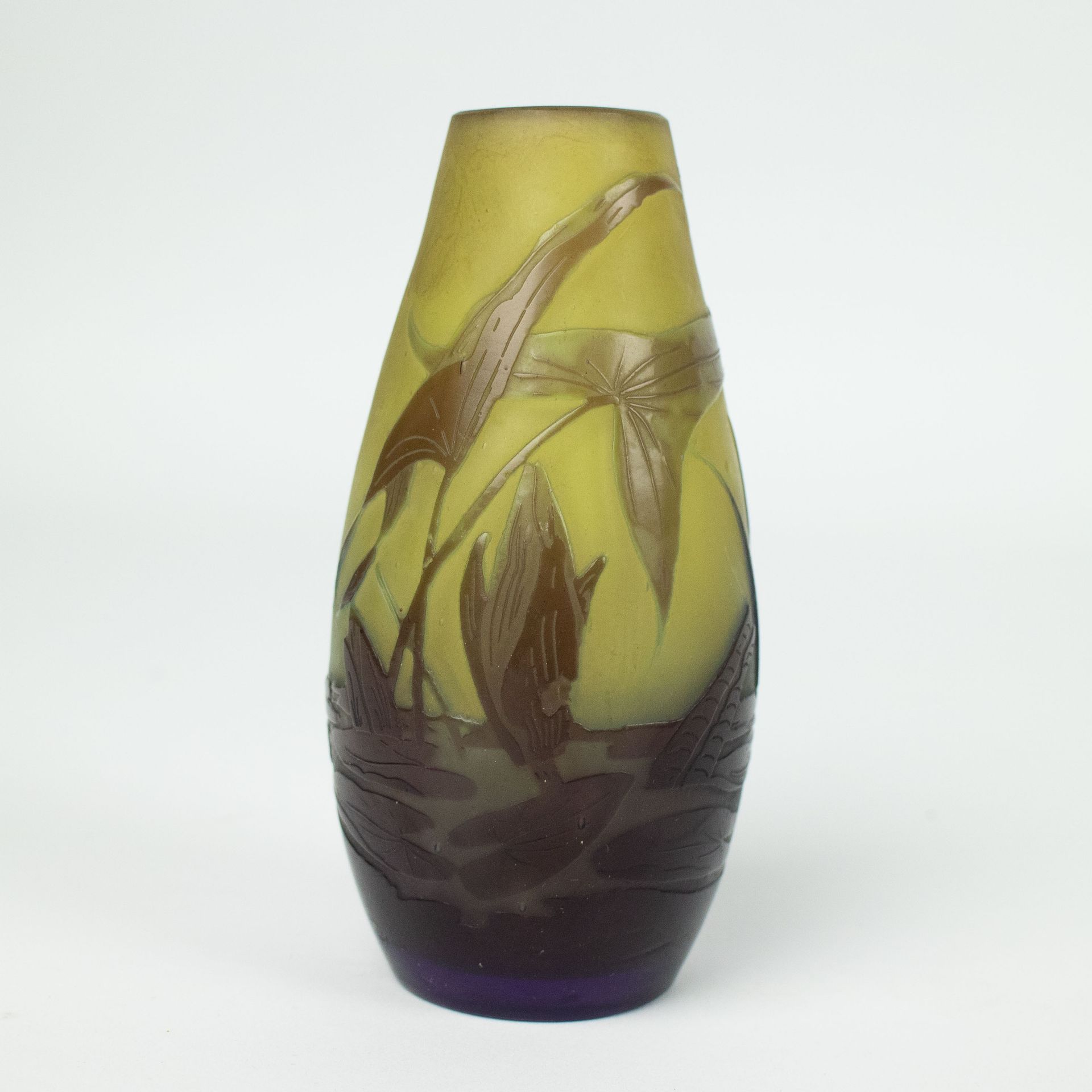 Émile GALLÉ vase in glass paste 底部有原始标签。玻璃瓶，已安装。
，高10厘米。