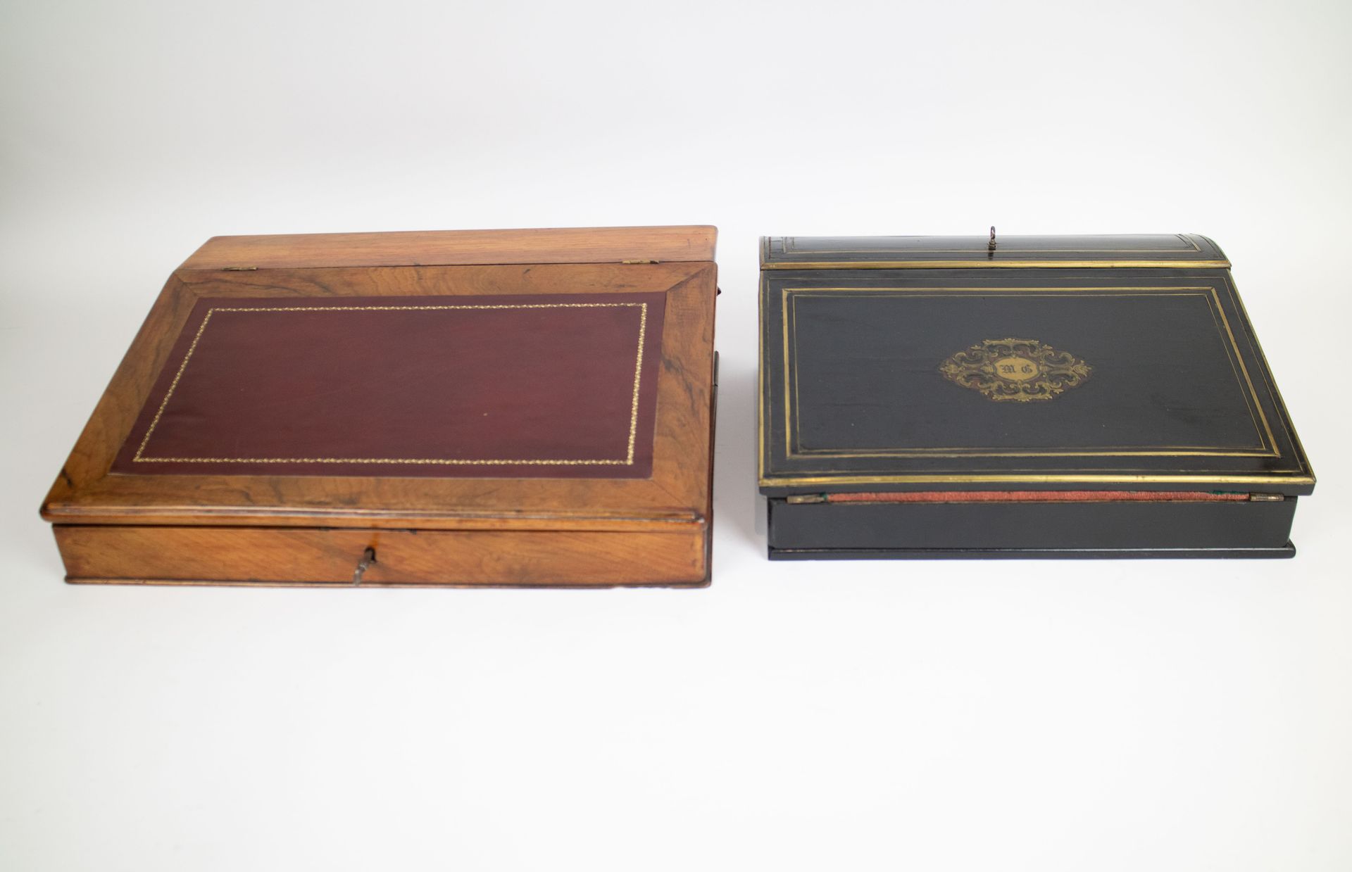 2 desk writing boxes A. O. Één boîte à écrire Napoléon III. 2 tafelschrijfkisten&hellip;