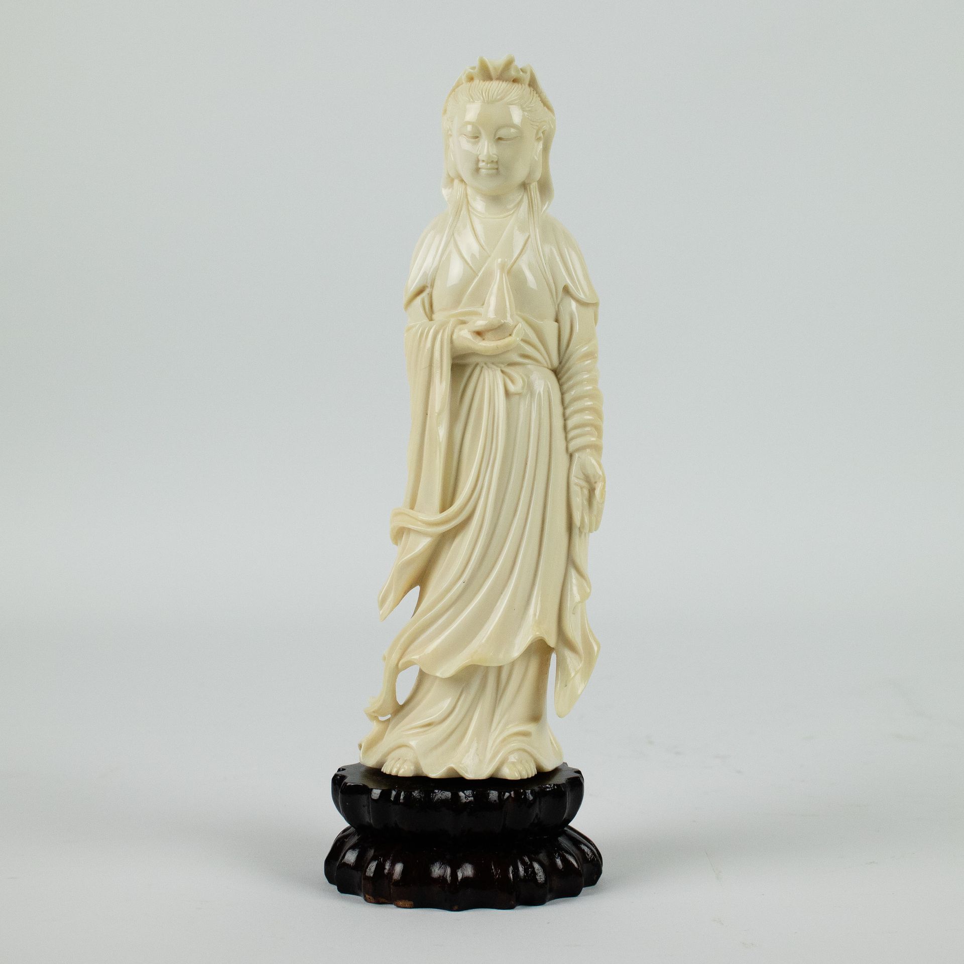 Chinese carved elephant ivory figure of Guanyin holding a flask on a wooden doub&hellip;