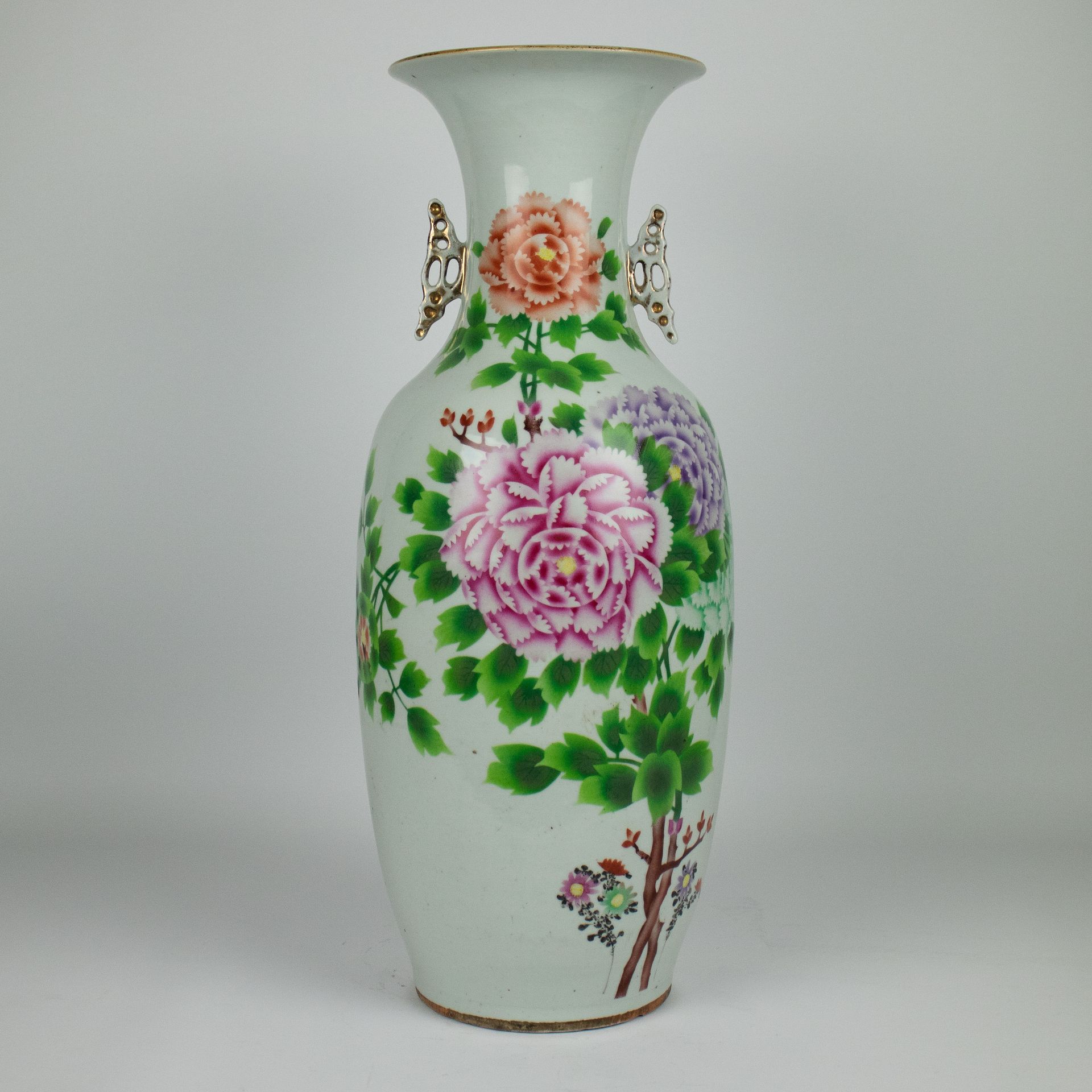 A Chinese vase Republic Decorazione floreale. Vaas cinese con decorazione di fio&hellip;