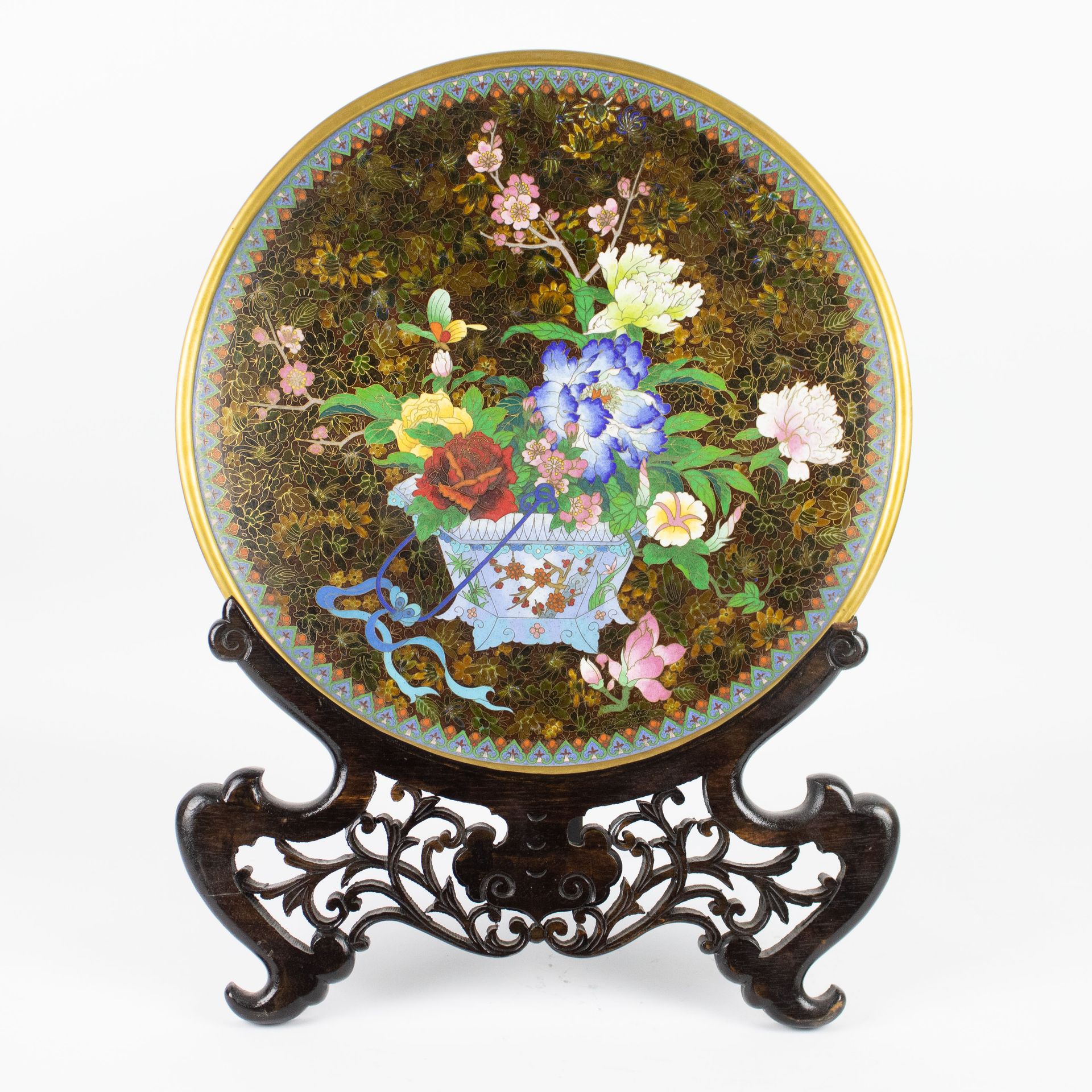 Japanse cloisoné plate with pedestal 
直径38.5厘米，总高度49.5厘米。