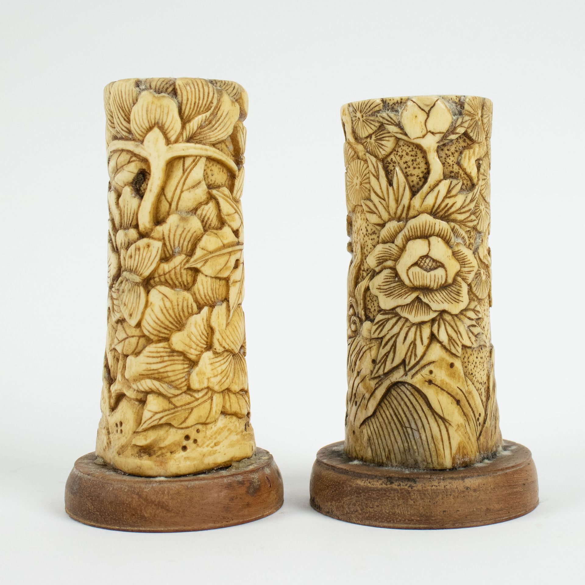 2 carved bone Japanese pen holders, MEIJI period One with Foo dog carving.2 gesn&hellip;