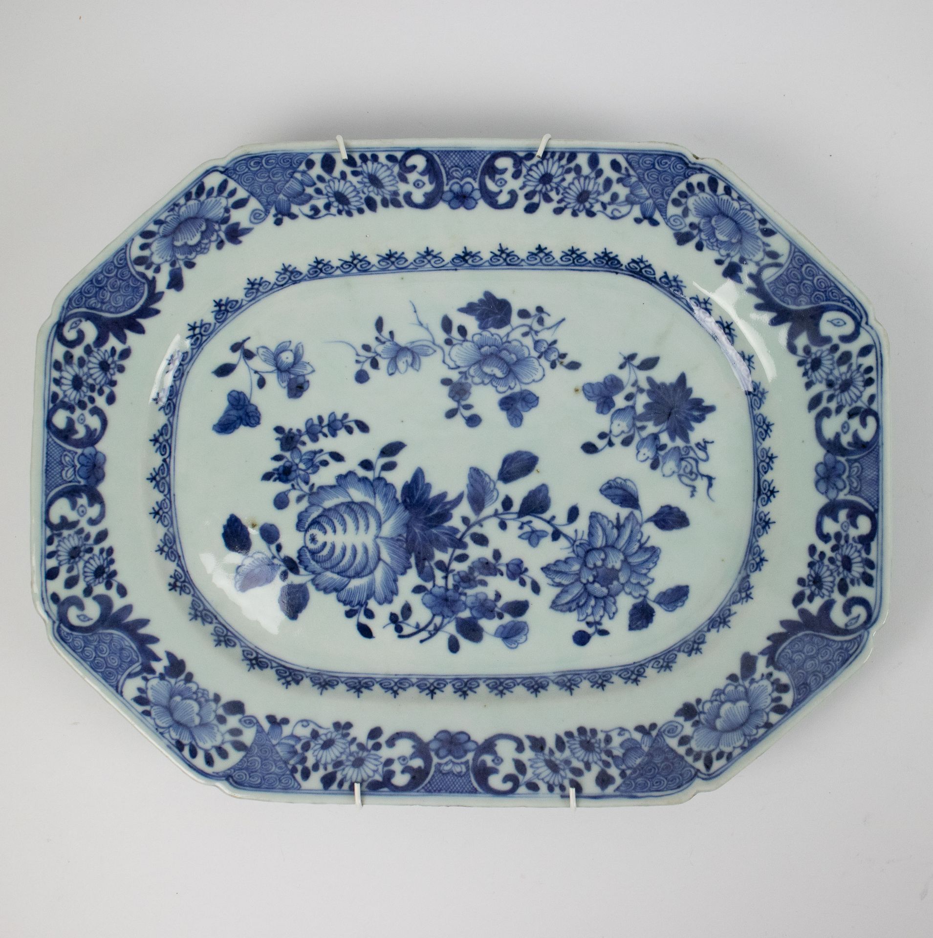 Blue and white Chinese porcelain octagonal meat serving dish Qianlong 1740 Décor&hellip;