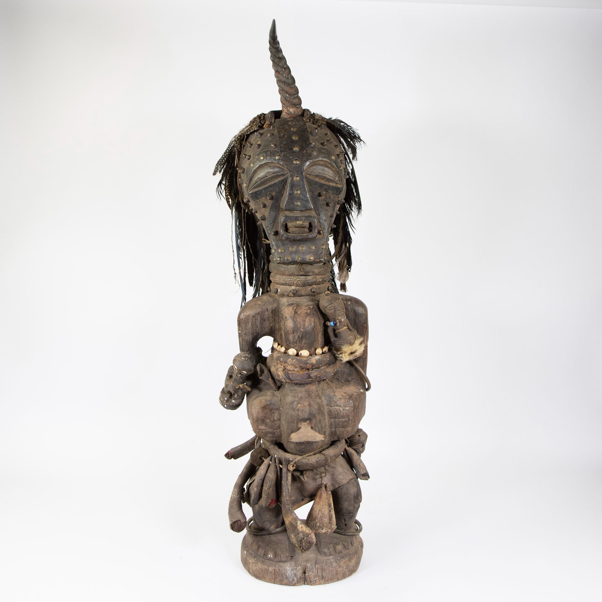 Null Estatua de Songye Nyamtambwé
Songye Nyamtambwé beeld
H 114 cm 
proveniencia&hellip;