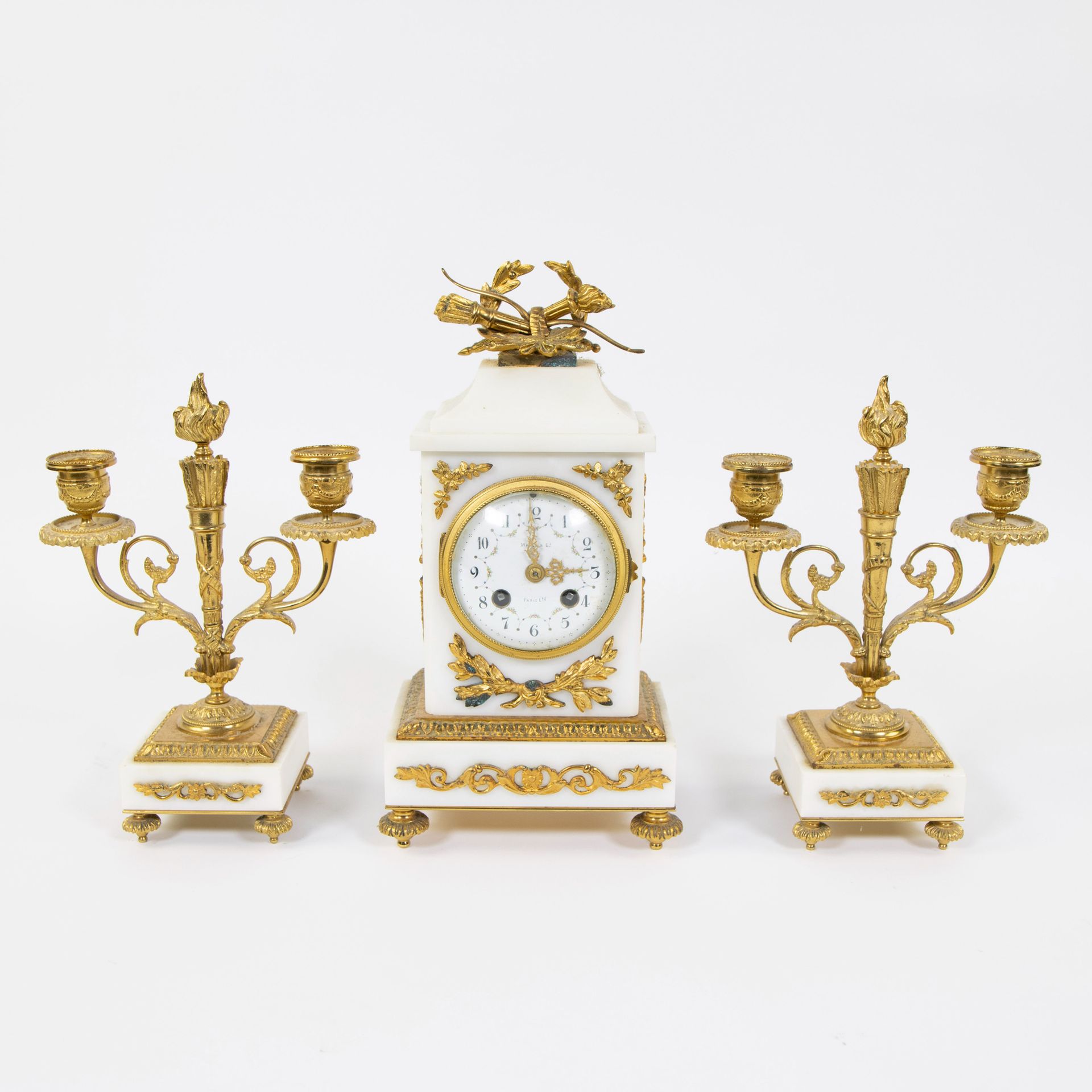 Null Orologio in marmo bianco con finiture in bronzo dorato, Luigi XVI, quadrant&hellip;