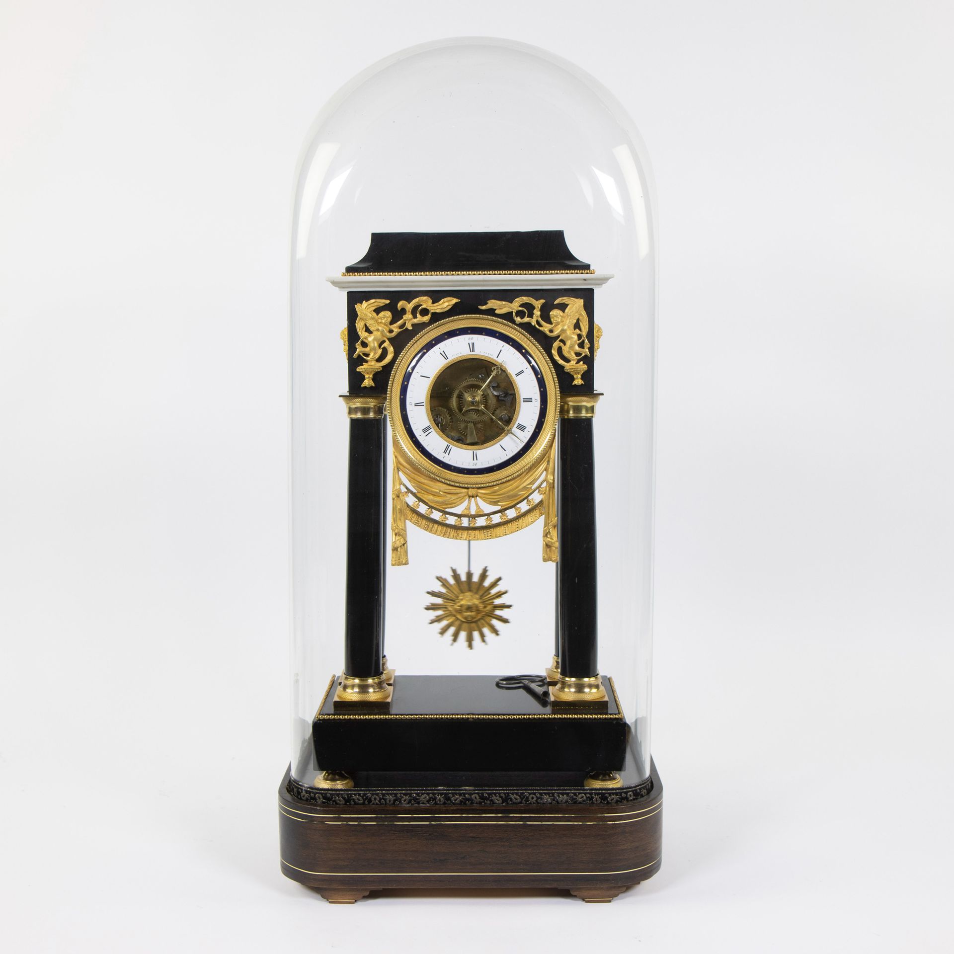 Null Reloj Napoleón III en mármol blanco y negro bajo campana marcado en la esfe&hellip;