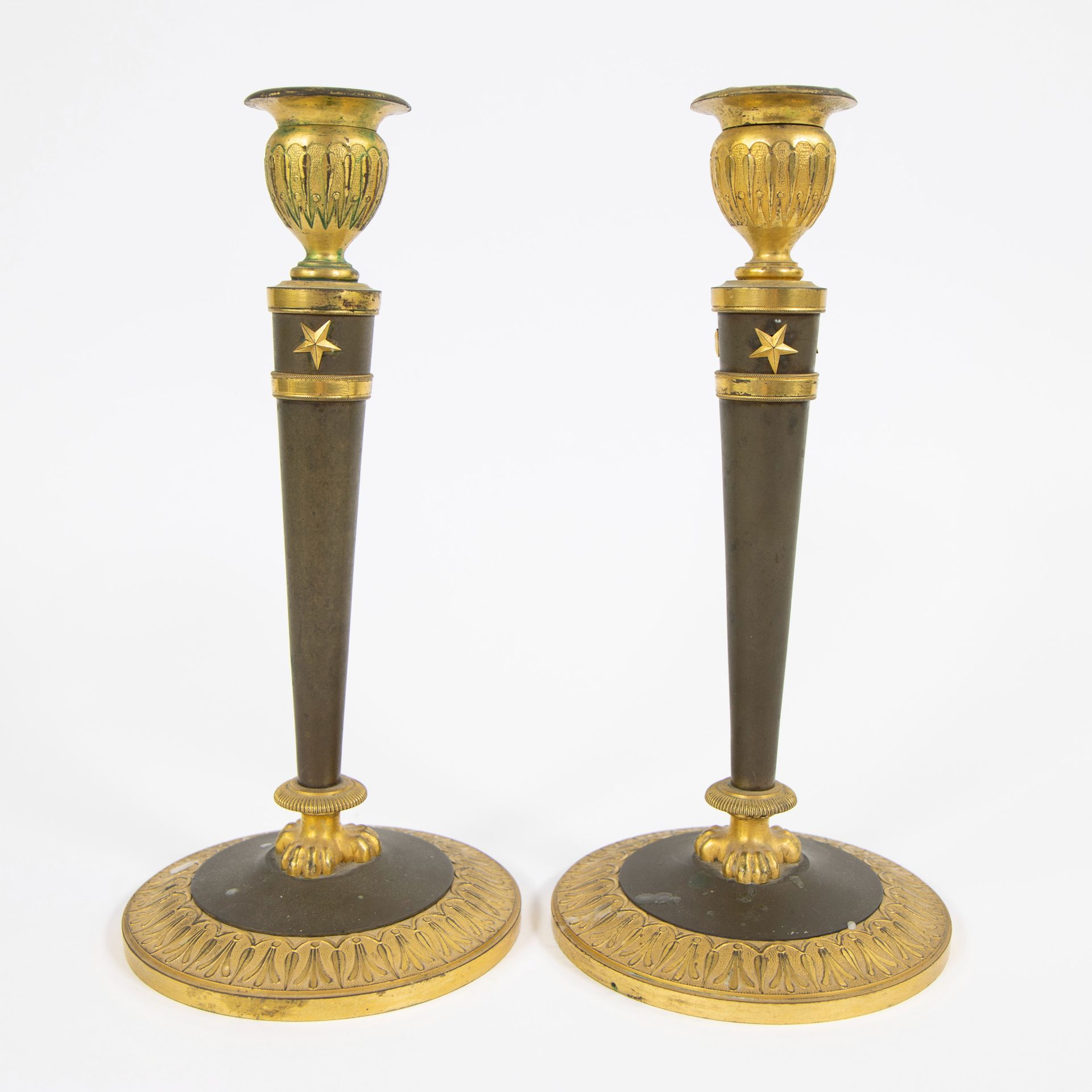 Null 一对镀金的帝国烛台，法国，19世纪
Koppel vergulde Empire kandelaars, Frans, 19e eeuw
高24.5厘&hellip;