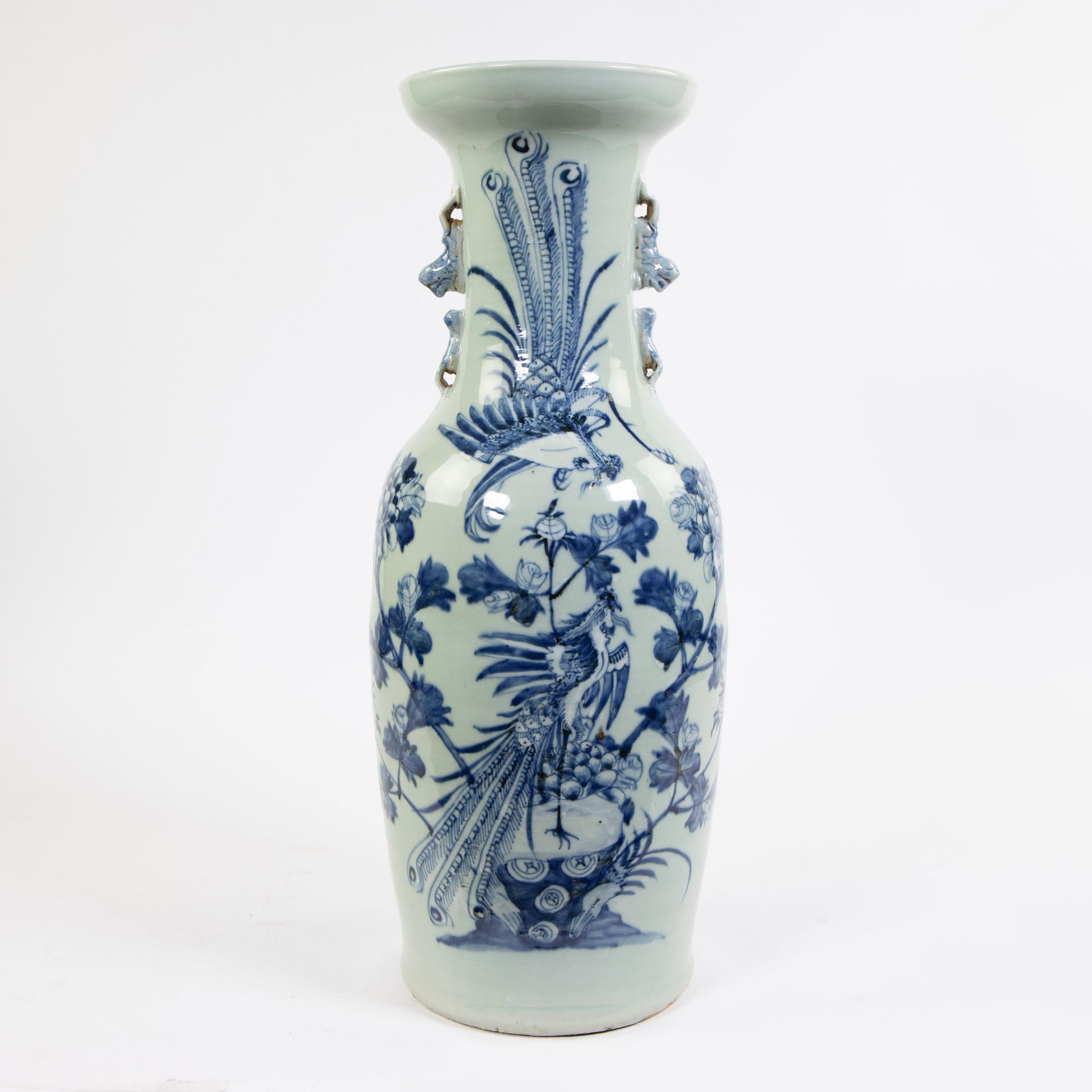 Null Vase chinois en céladon décoré de phénix et de fleurs, 19e siècle
Vase chin&hellip;