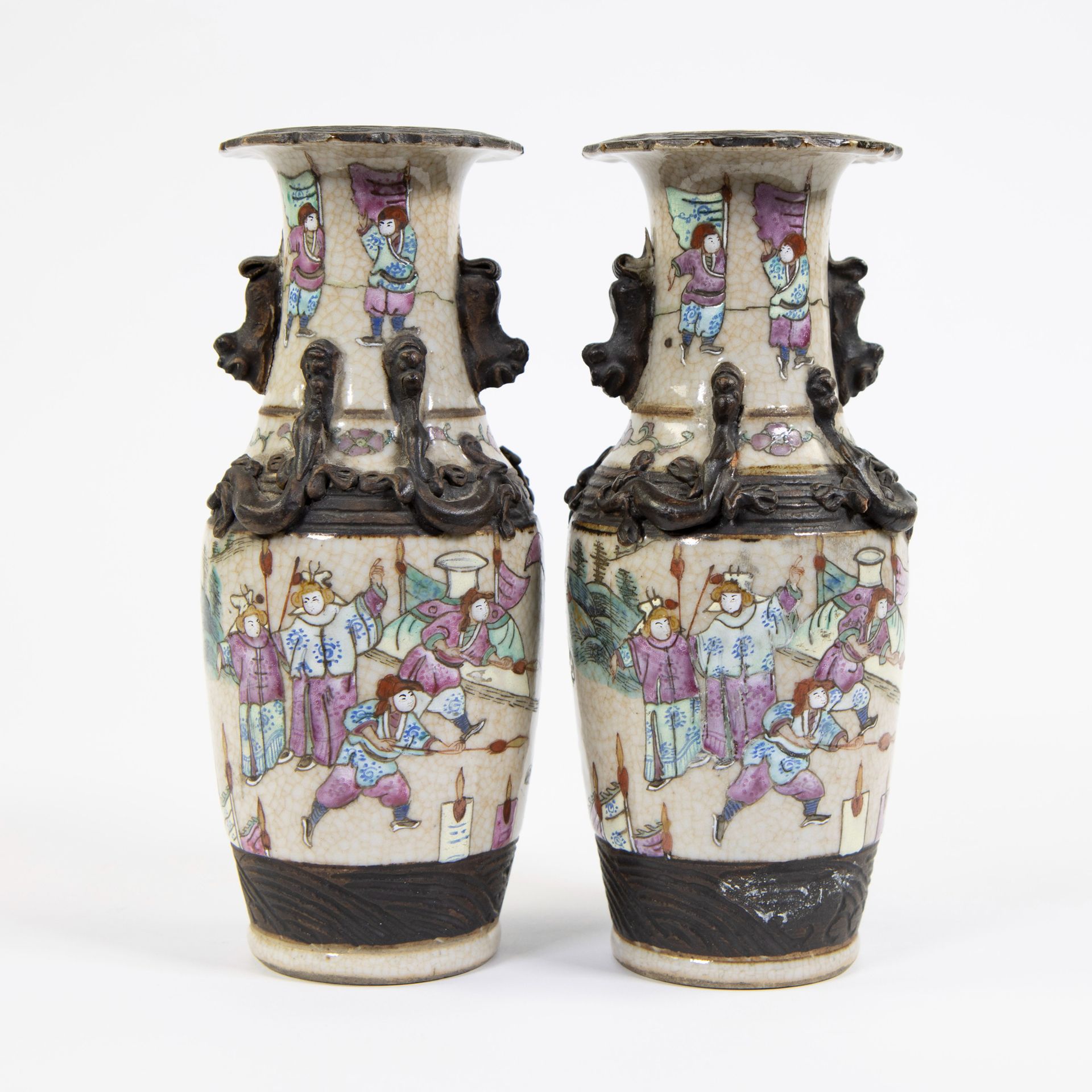 Null Sammlung von 2 chinesischen Nankin-Vasen, um 1900
Lot van 2 Chinese Nankin &hellip;