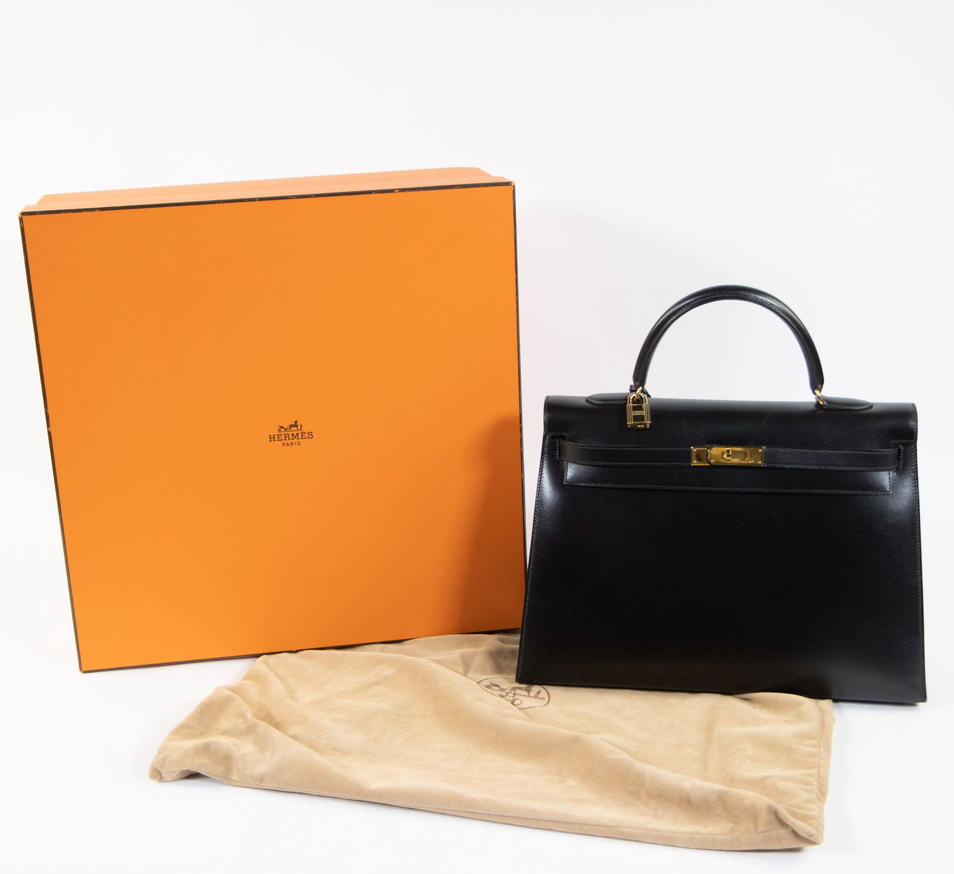 Null HERMES handbag Kelly 35 in black box calf 1990s, with original box and stor&hellip;