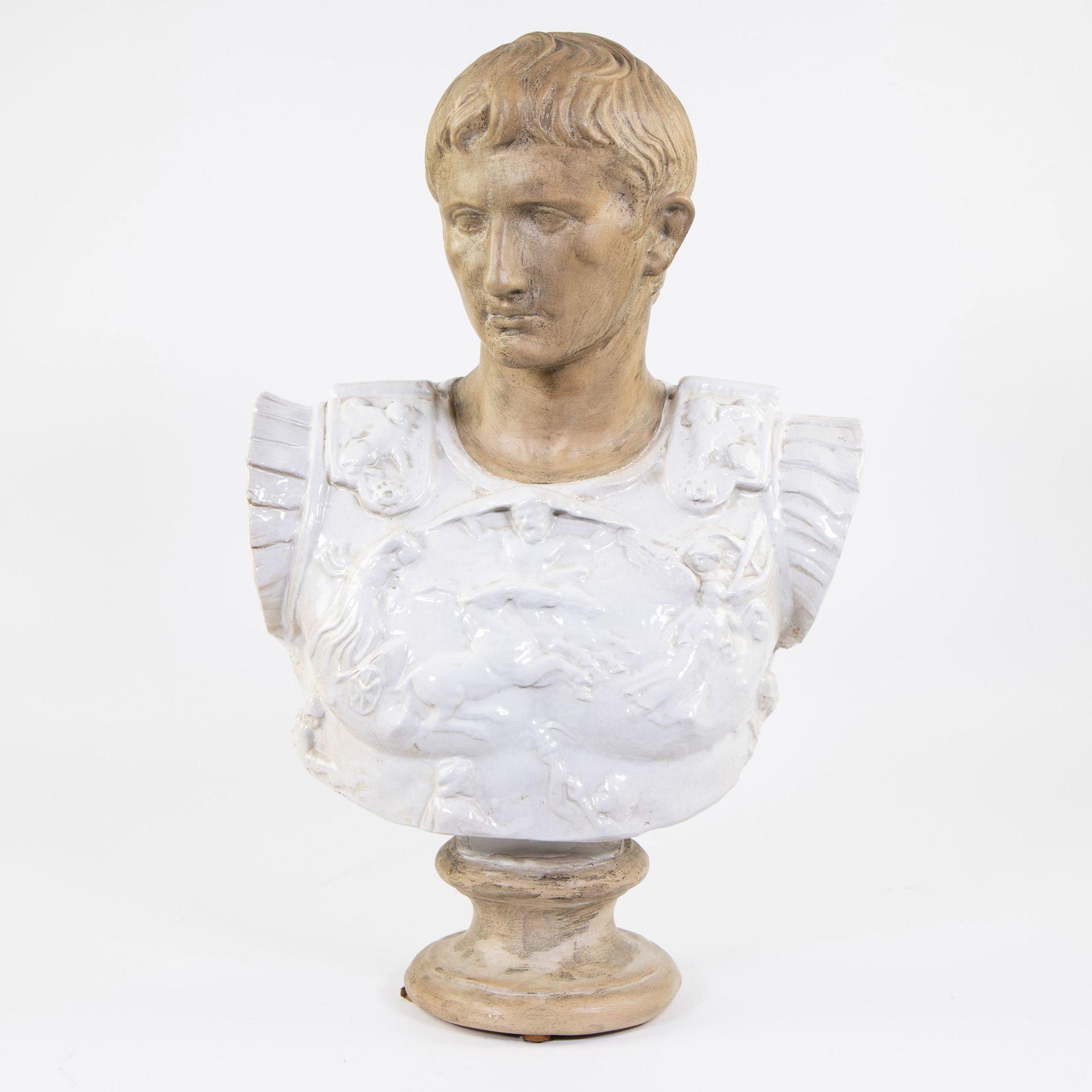 Null Buste en terre cuite vernissée de l'empereur romain Auguste
Buste en terre &hellip;