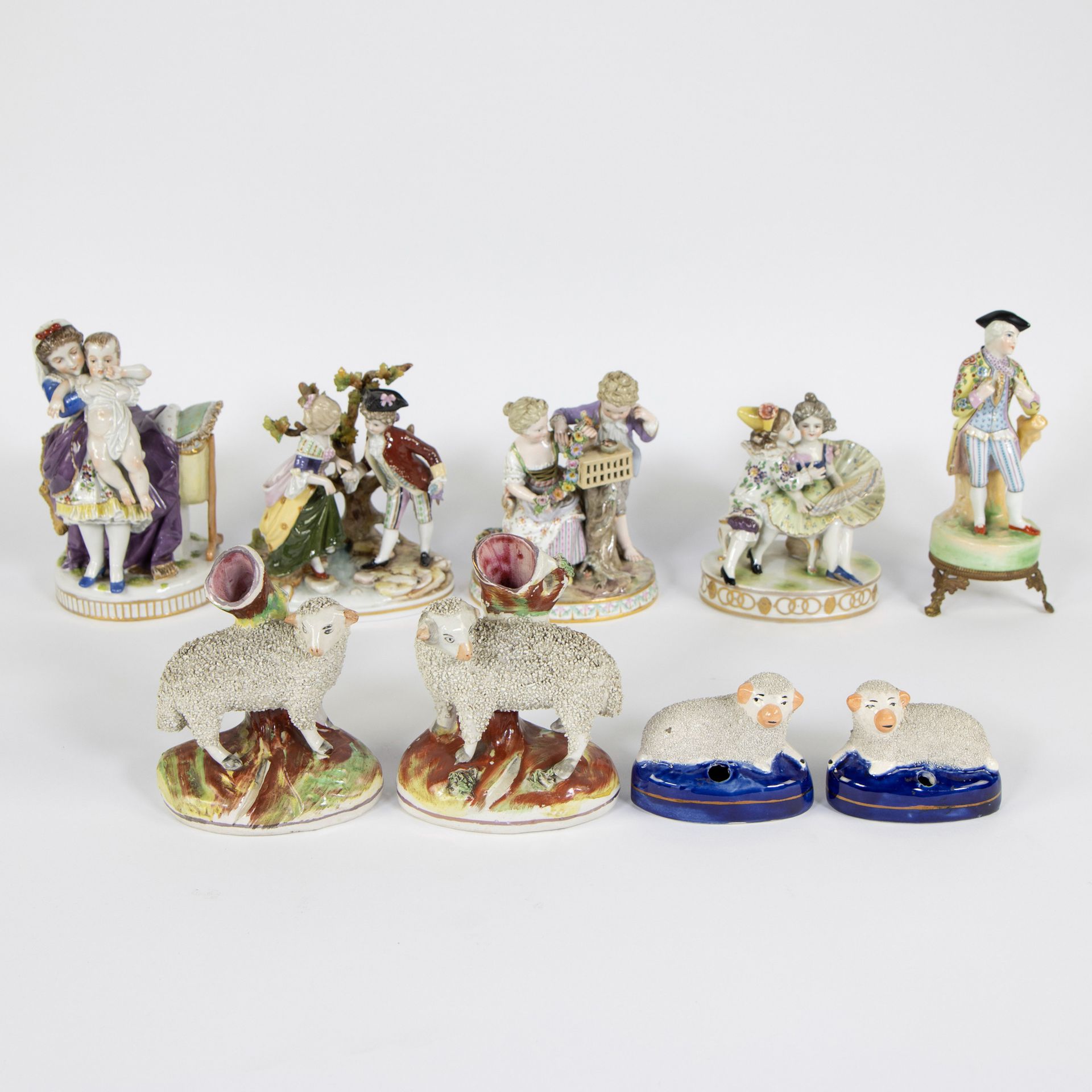 Null Lot of polychrome porcelain figurines including Meissen, Staffordshire
Lot &hellip;