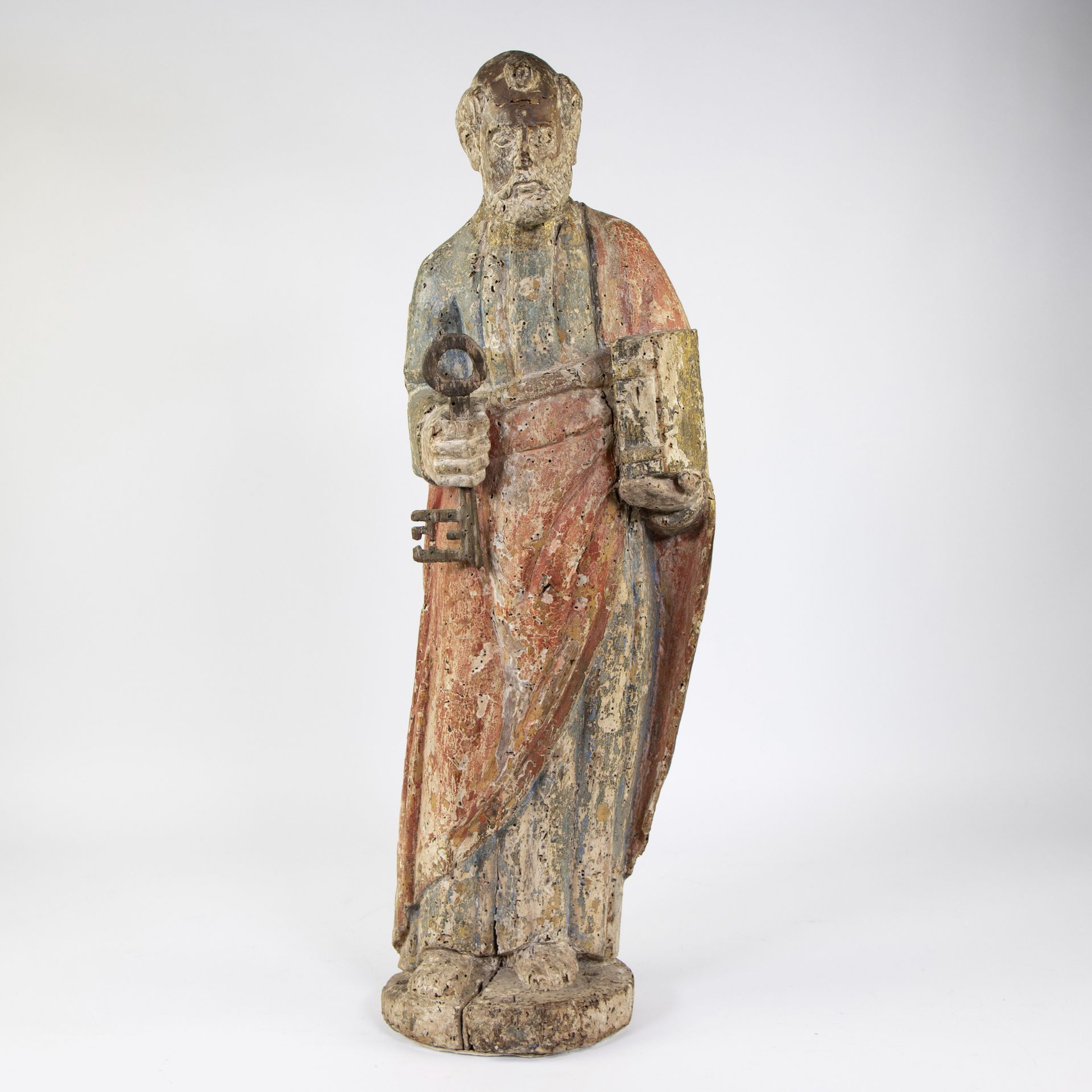Null Statue d'apôtre Pierre en bois avec polychromie originale 16e début 17e siè&hellip;