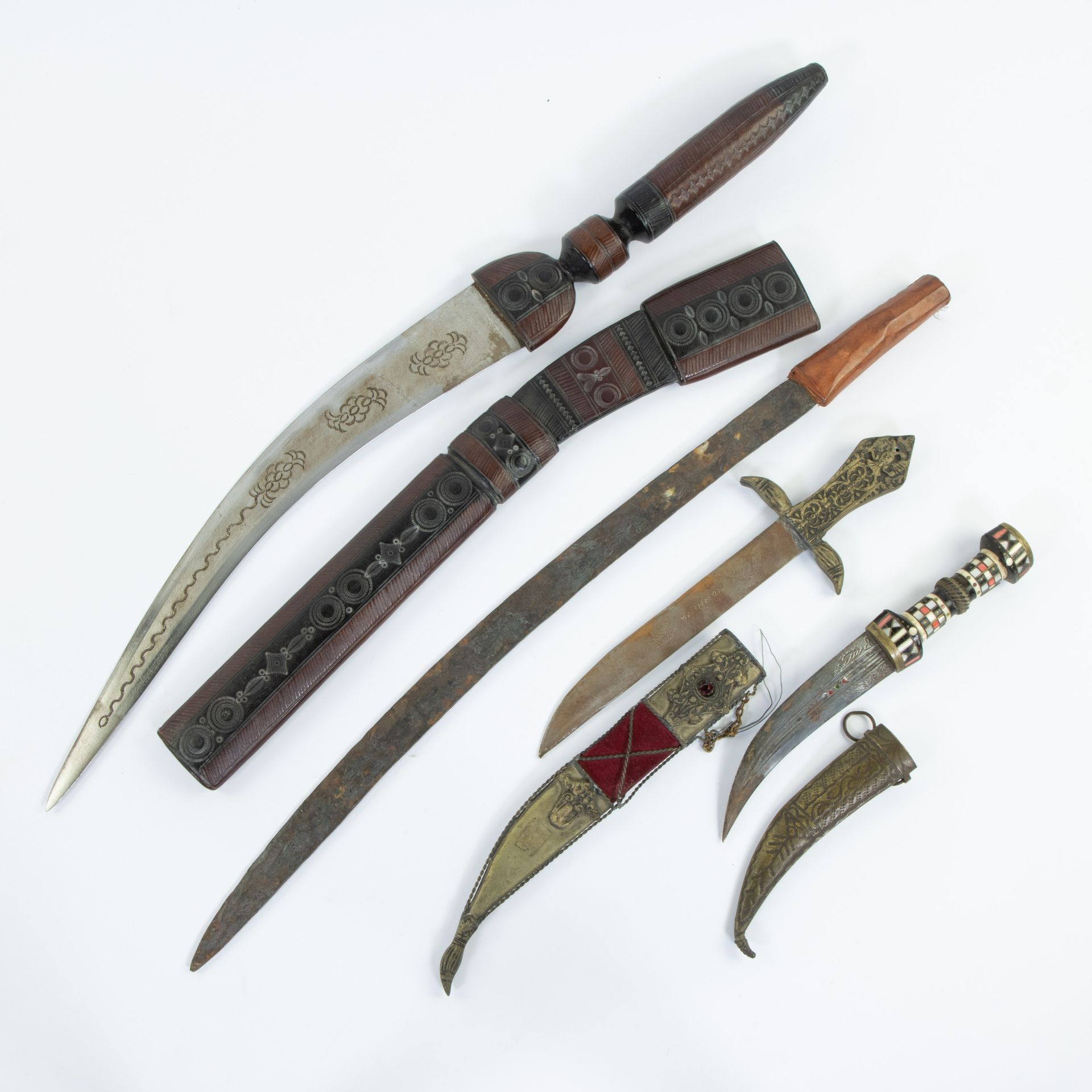 Null Collection of various swords and daggers
Verzameling van diverse zwaarden e&hellip;