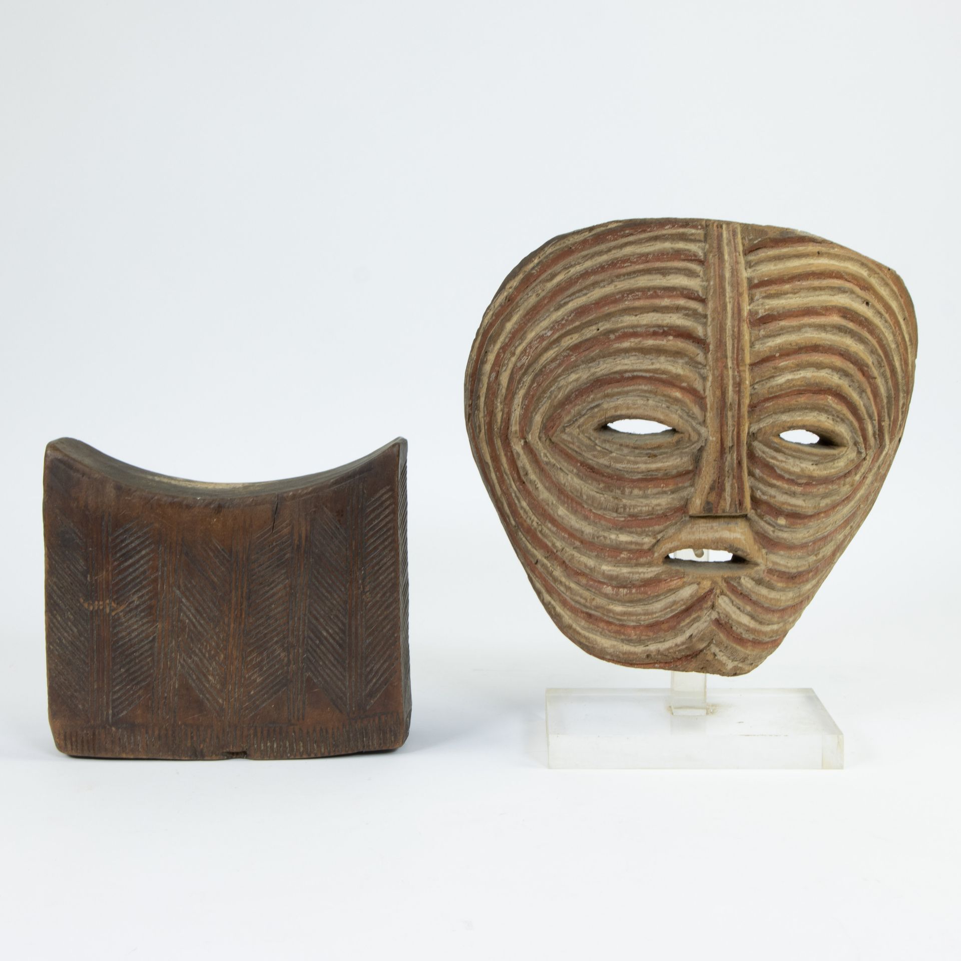 Null African mask and a neck rest
Afrikaans masker en neksteun
18 x 20.5 x 8 & 2&hellip;