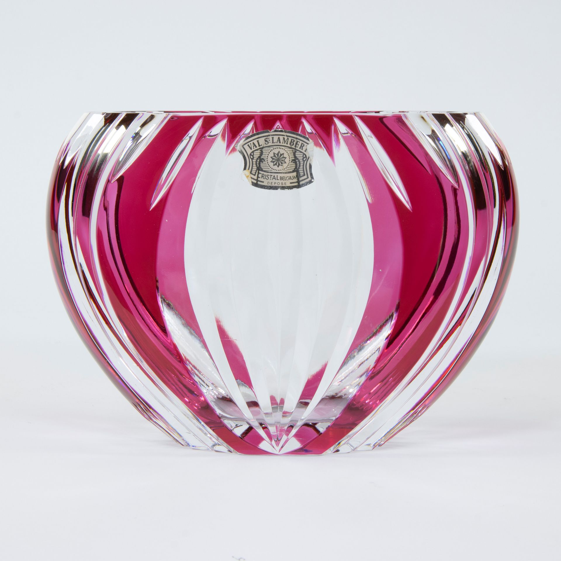Null Val Saint Lambert vase en cristal rouge et clair taillé, numéroté, signé et&hellip;