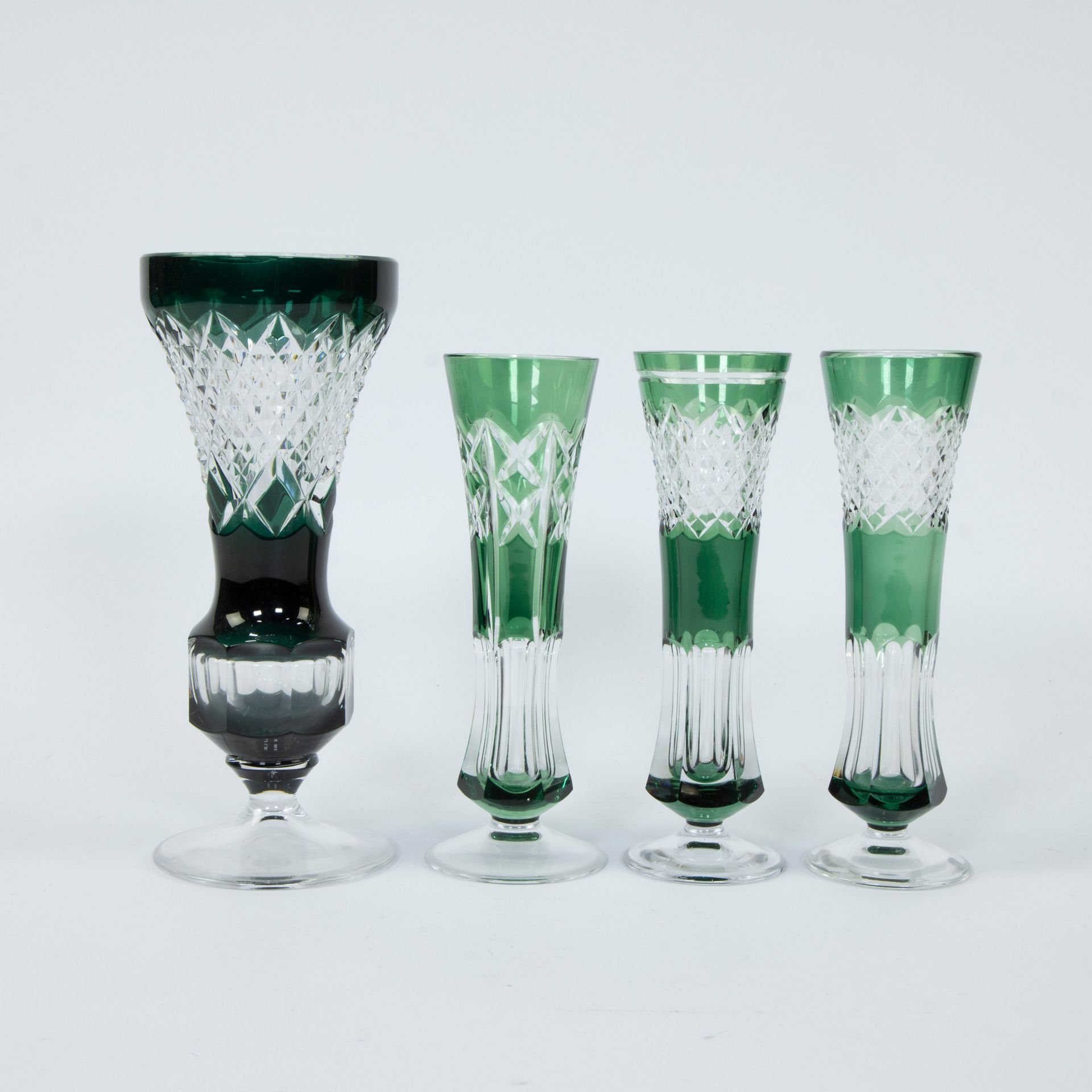 Null Collection de 4 vases en cristal vert et clair Val Saint Lambert
Lot de 4 v&hellip;