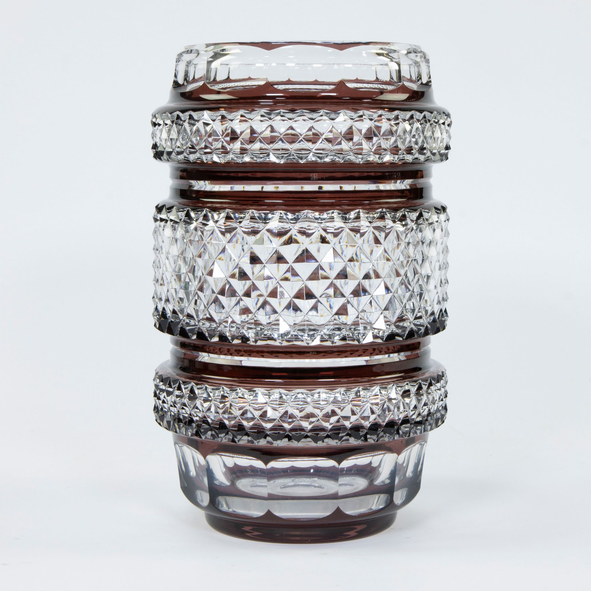 Null Vase en cristal taillé clair et brun prune Val Saint Lambert, design Charle&hellip;